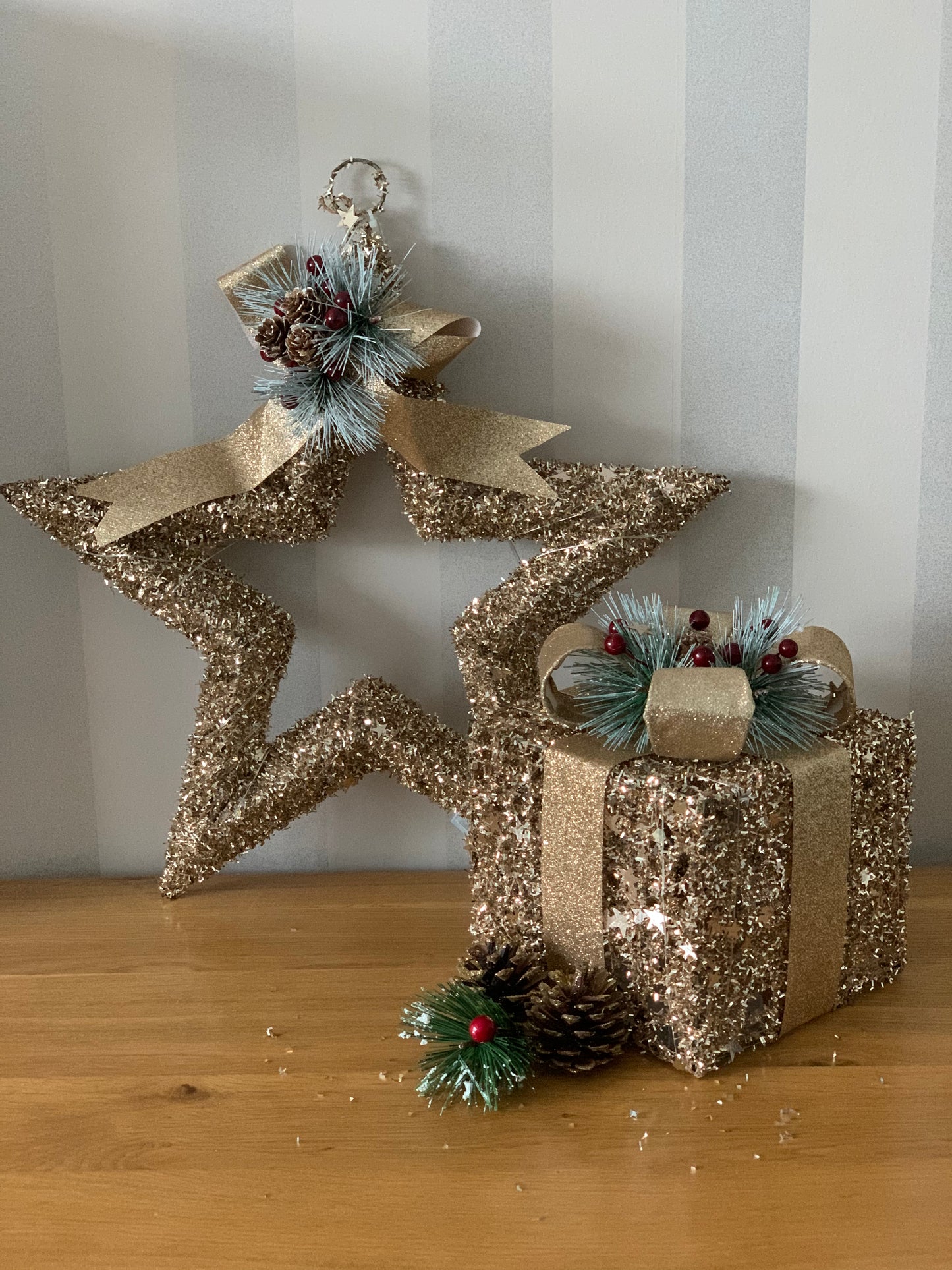 Christmas Open Star Gold
