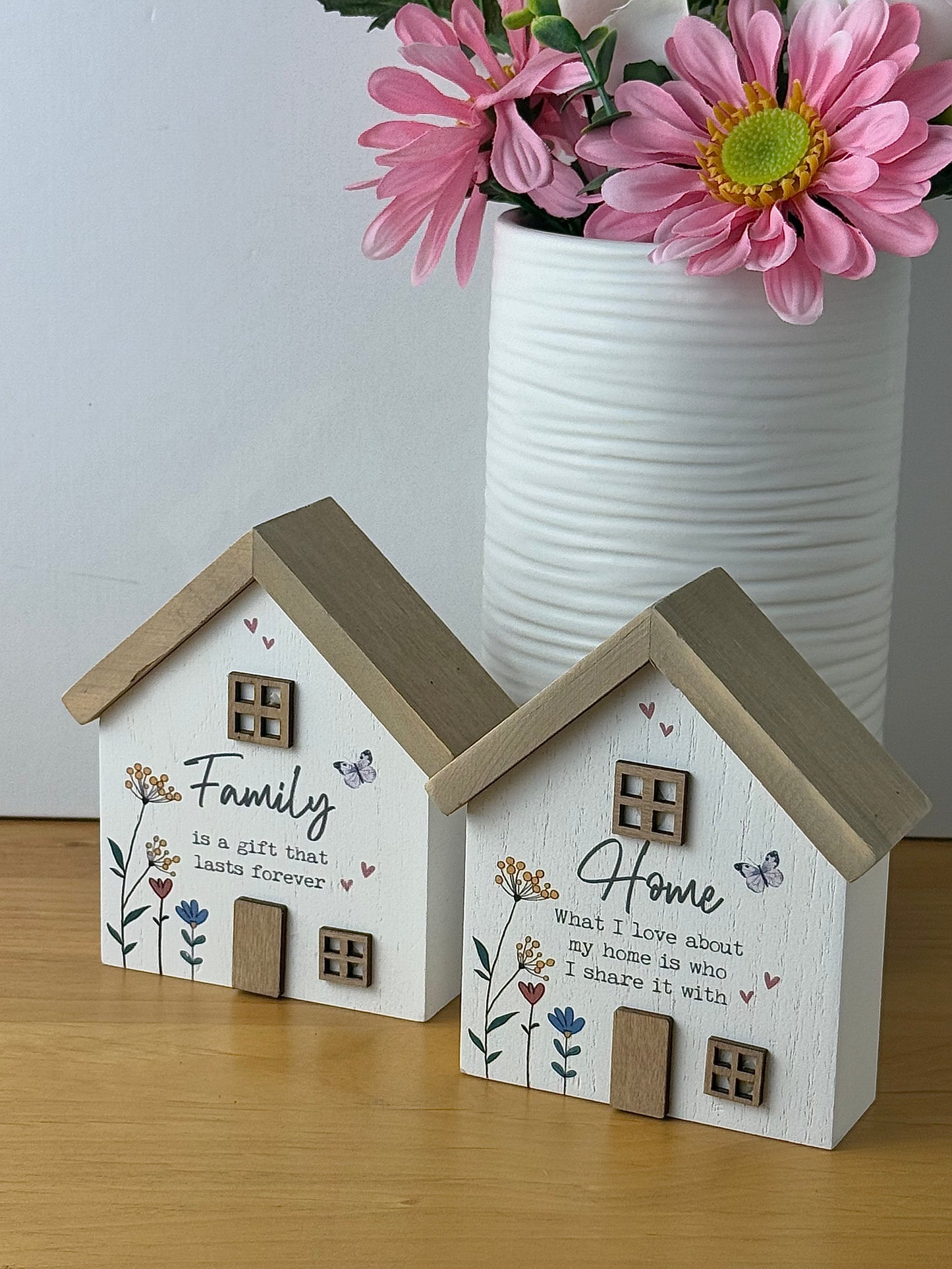 Meadow house Plaque - Family is a gift that lasts forever