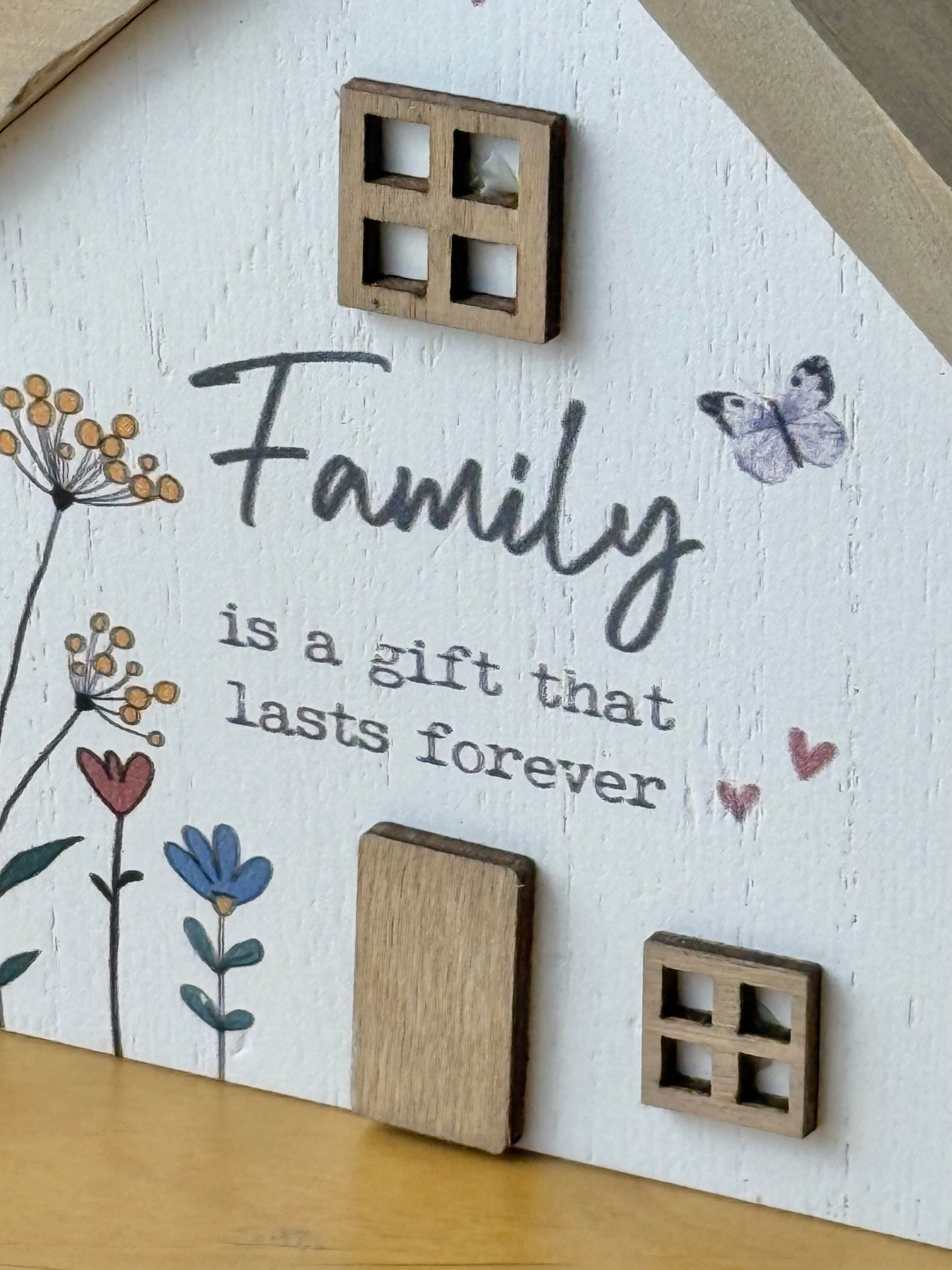 Meadow house Plaque - Family is a gift that lasts forever