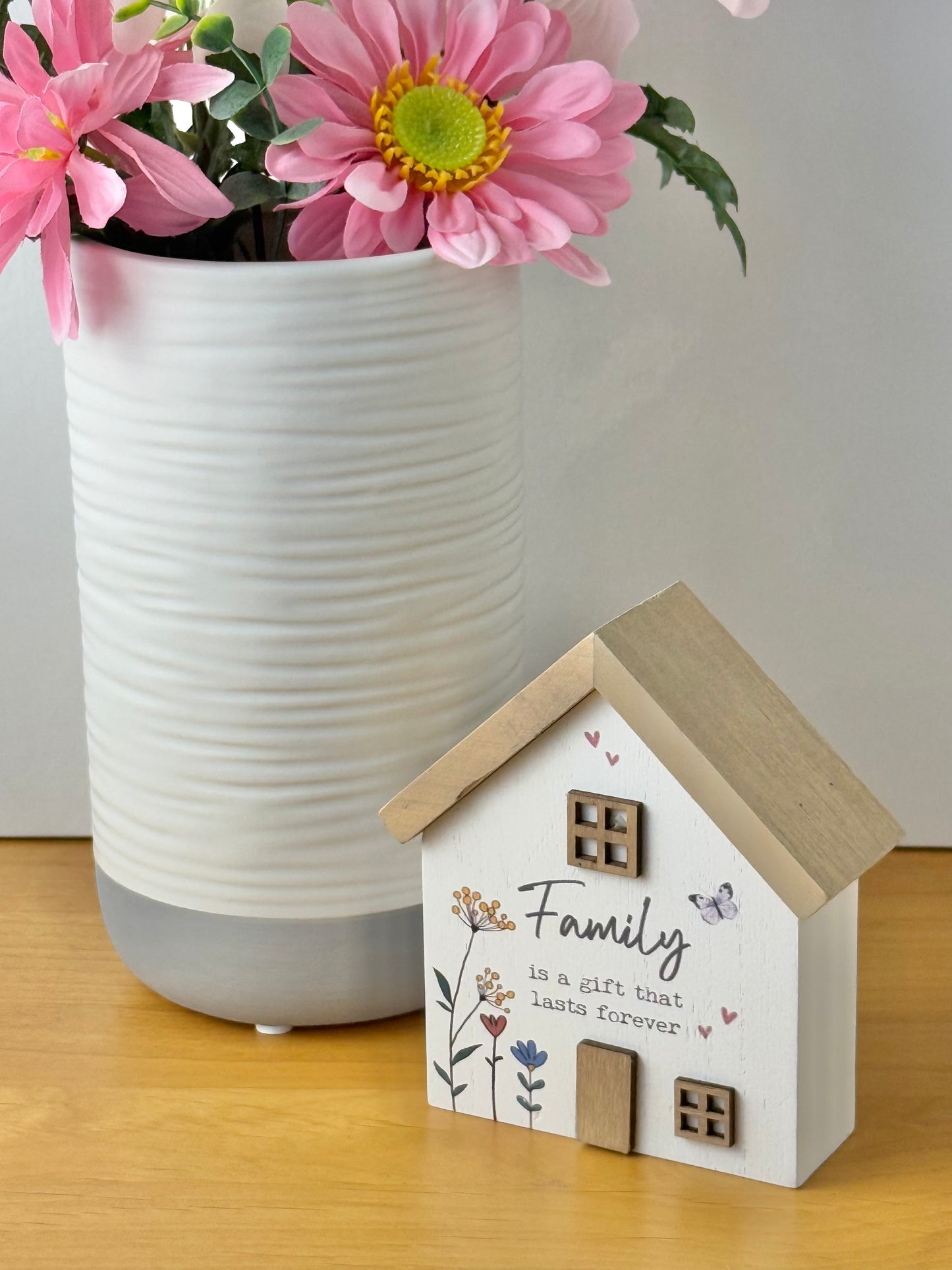 Meadow house Plaque - Family is a gift that lasts forever