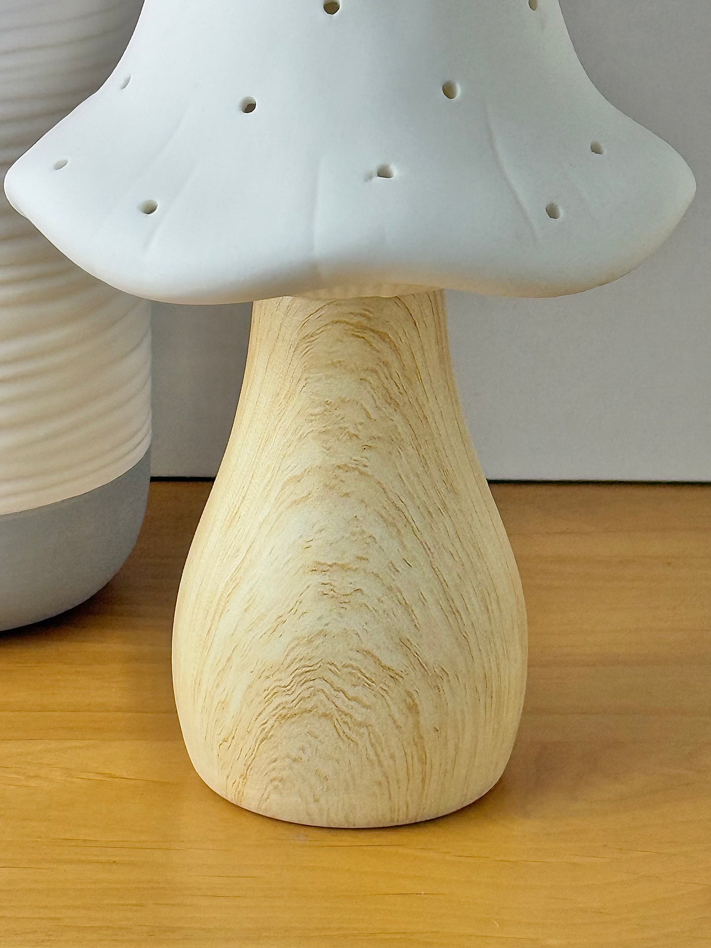 Mushroom Glow Lamp - Medium - White with natural wood like base
