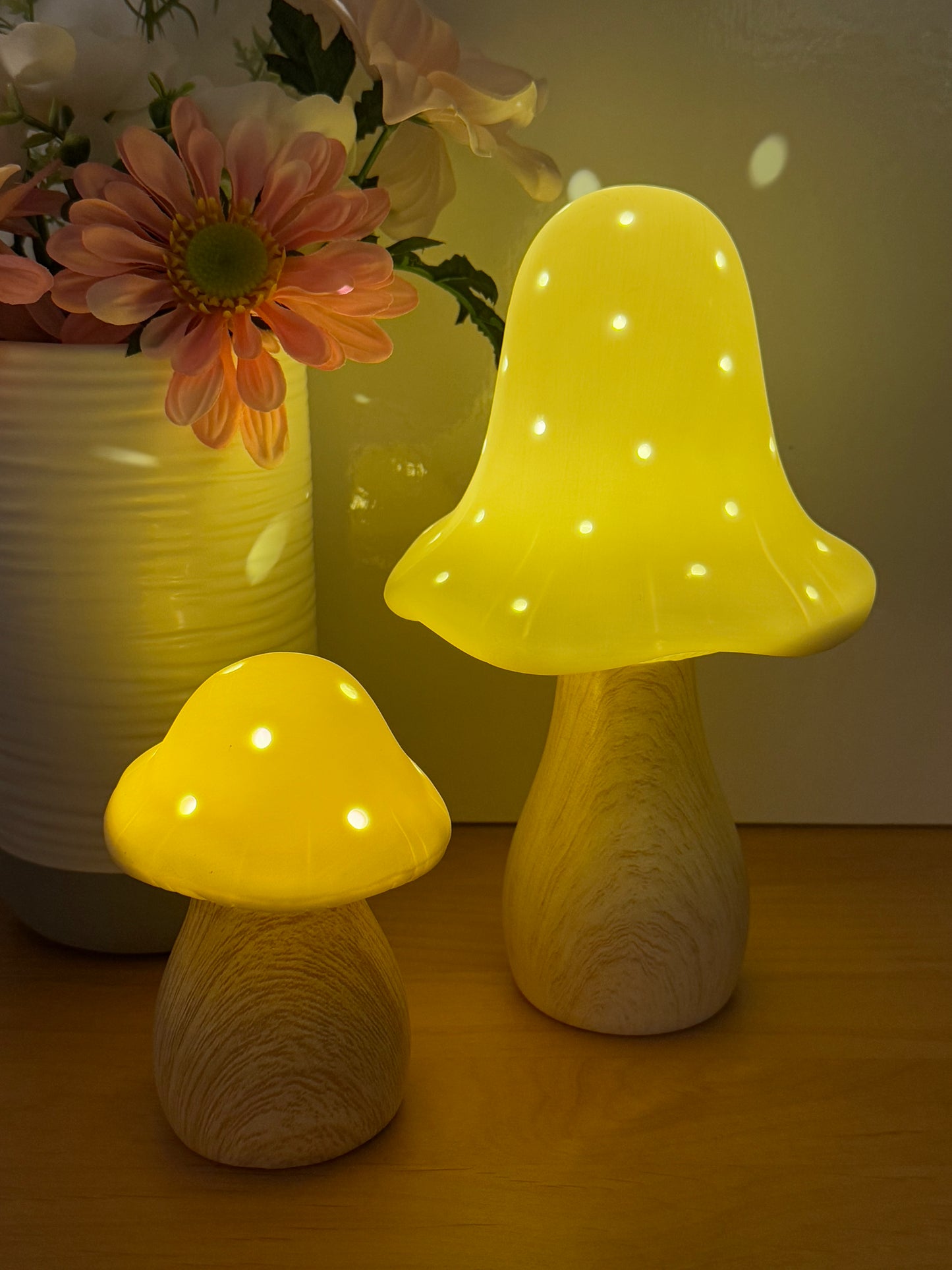 Mushroom Glow Lamp - Small - White with natural wood like base