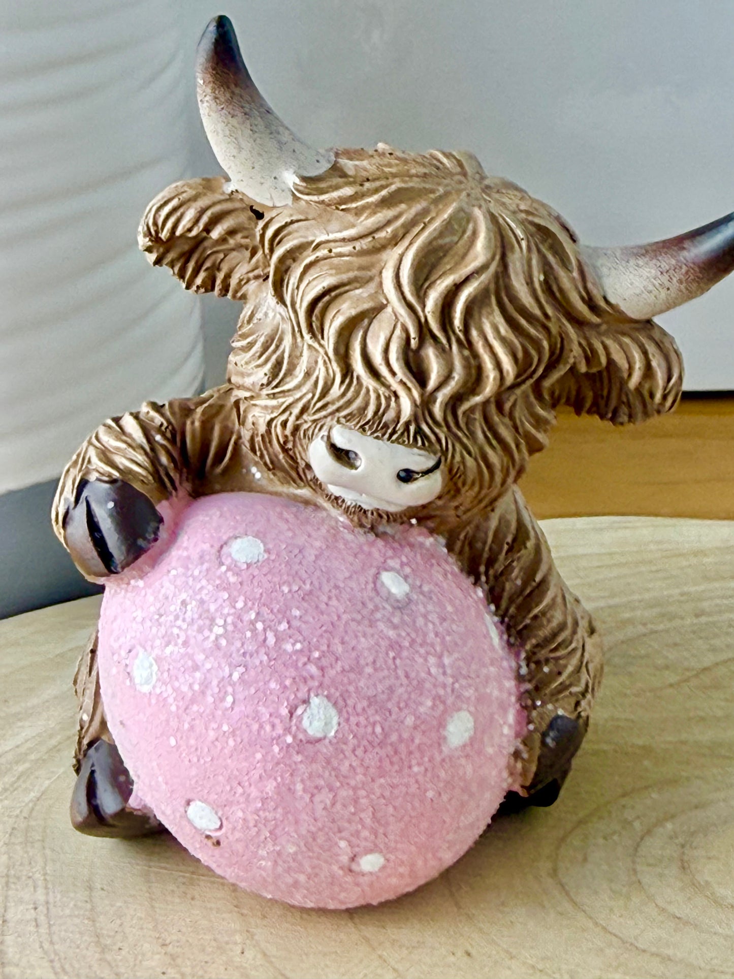 Highland Cow with pink polka dot egg