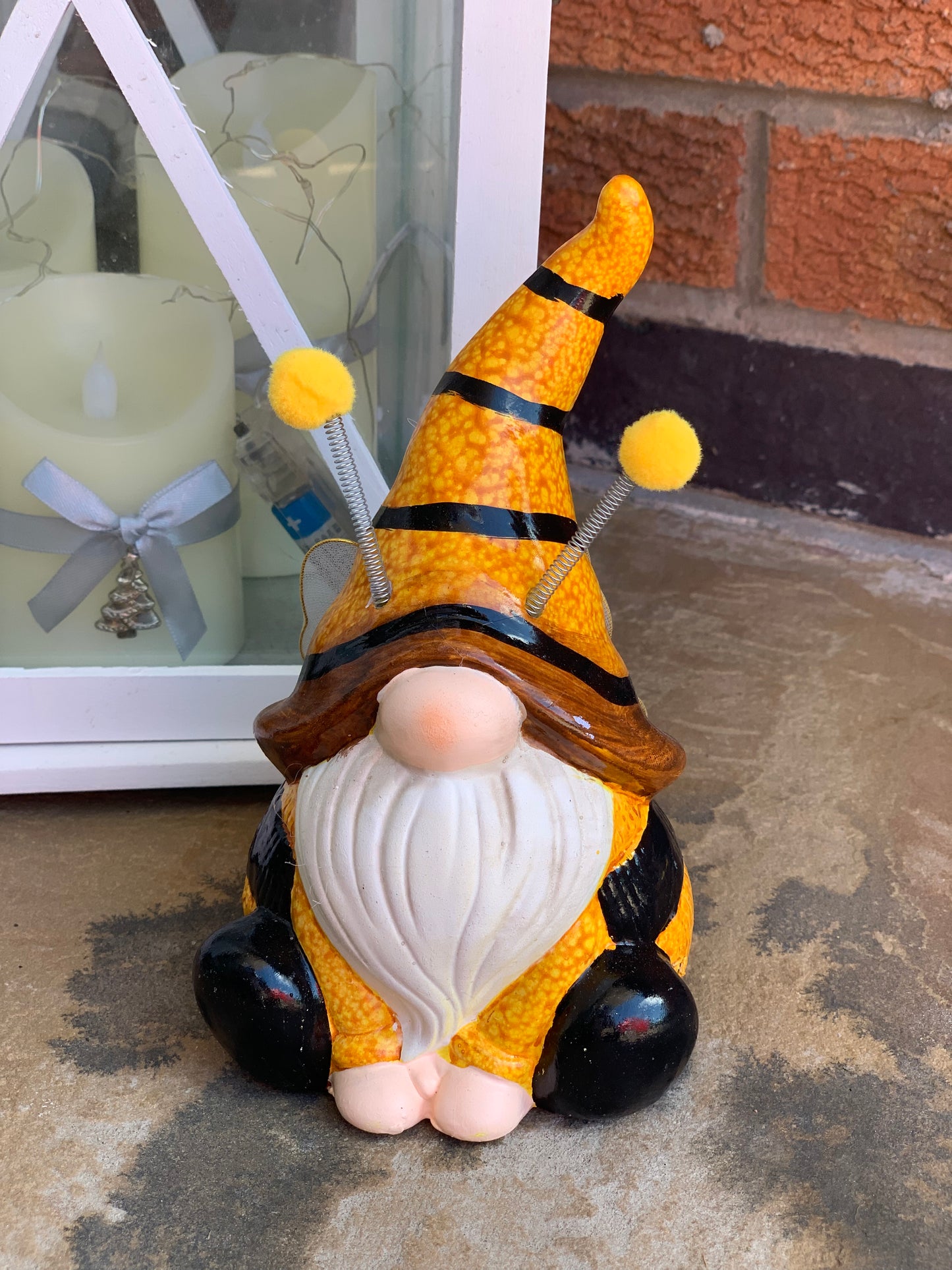 Bumble Bee Gonk sat down - Medium