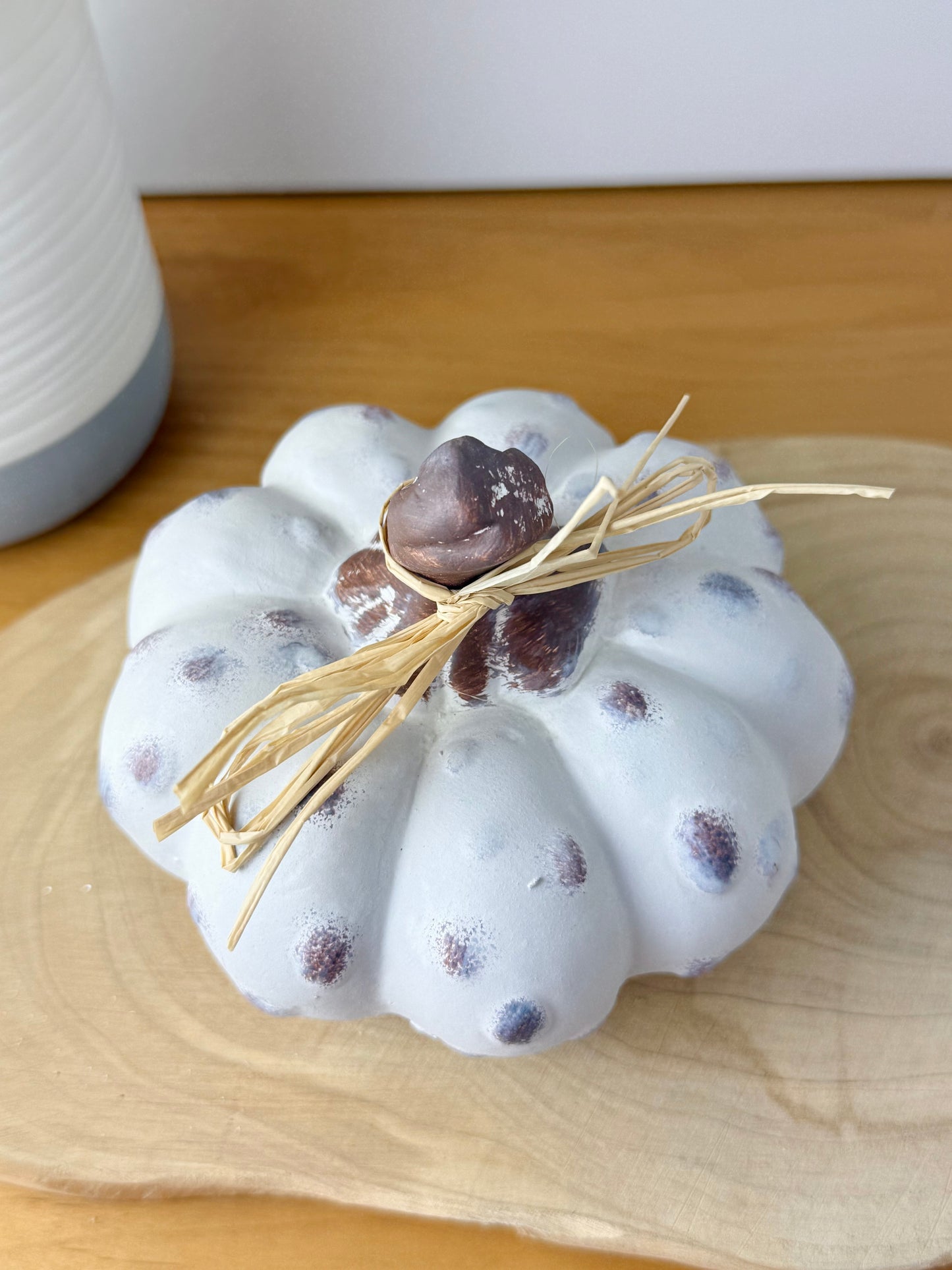White textured pumpkins with rattan bow - Set of 2