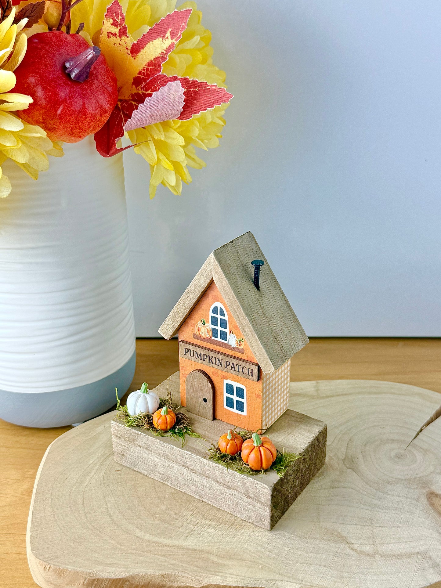 Autumn Wooden House - Pumpkin Patch
