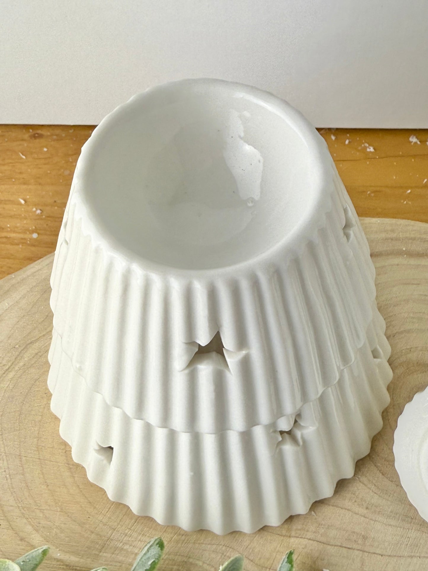 Ceramic Cream Christmas Tree T-light Holder