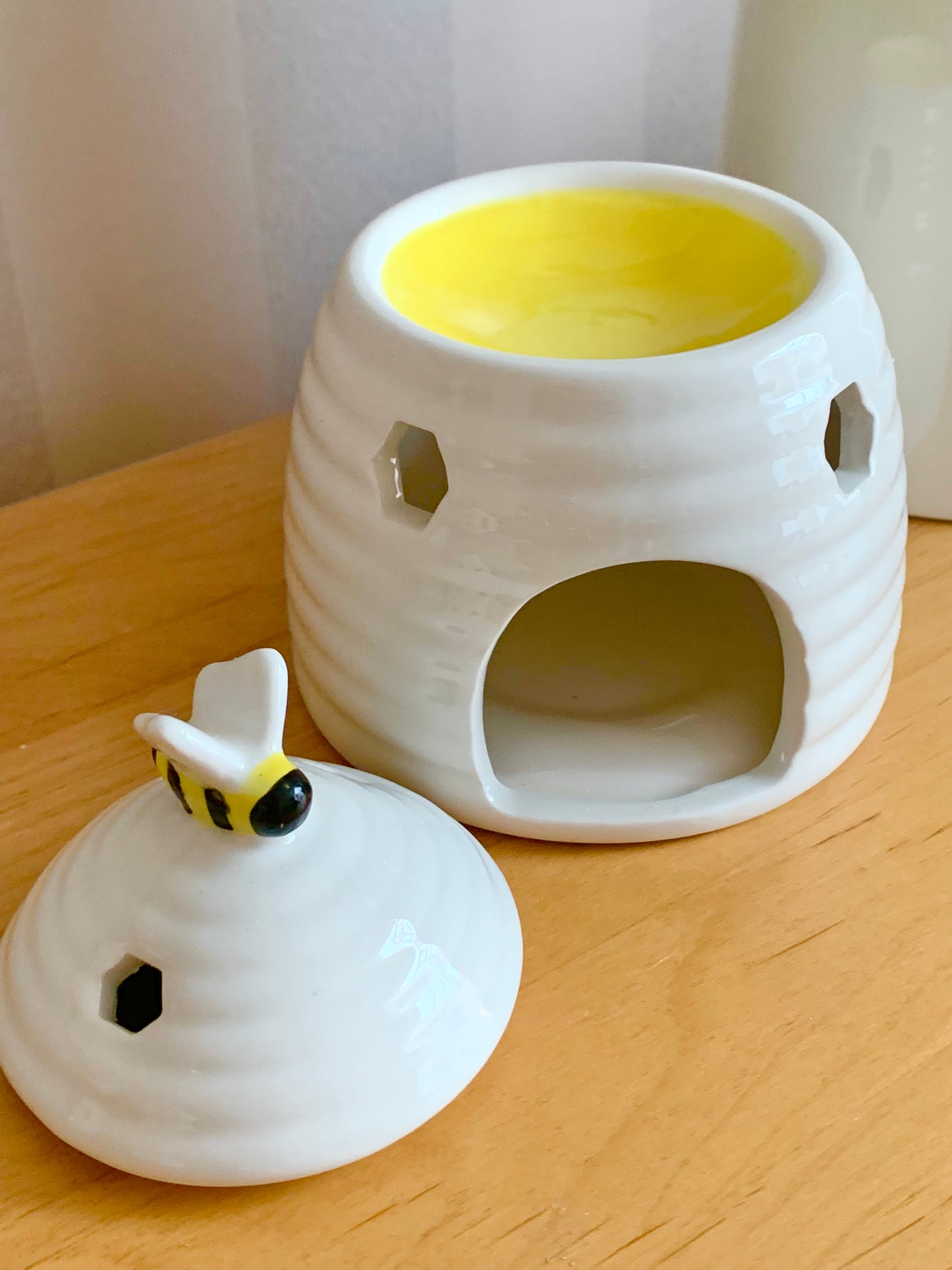 Bee Happy Ceramic Wax Burner - White