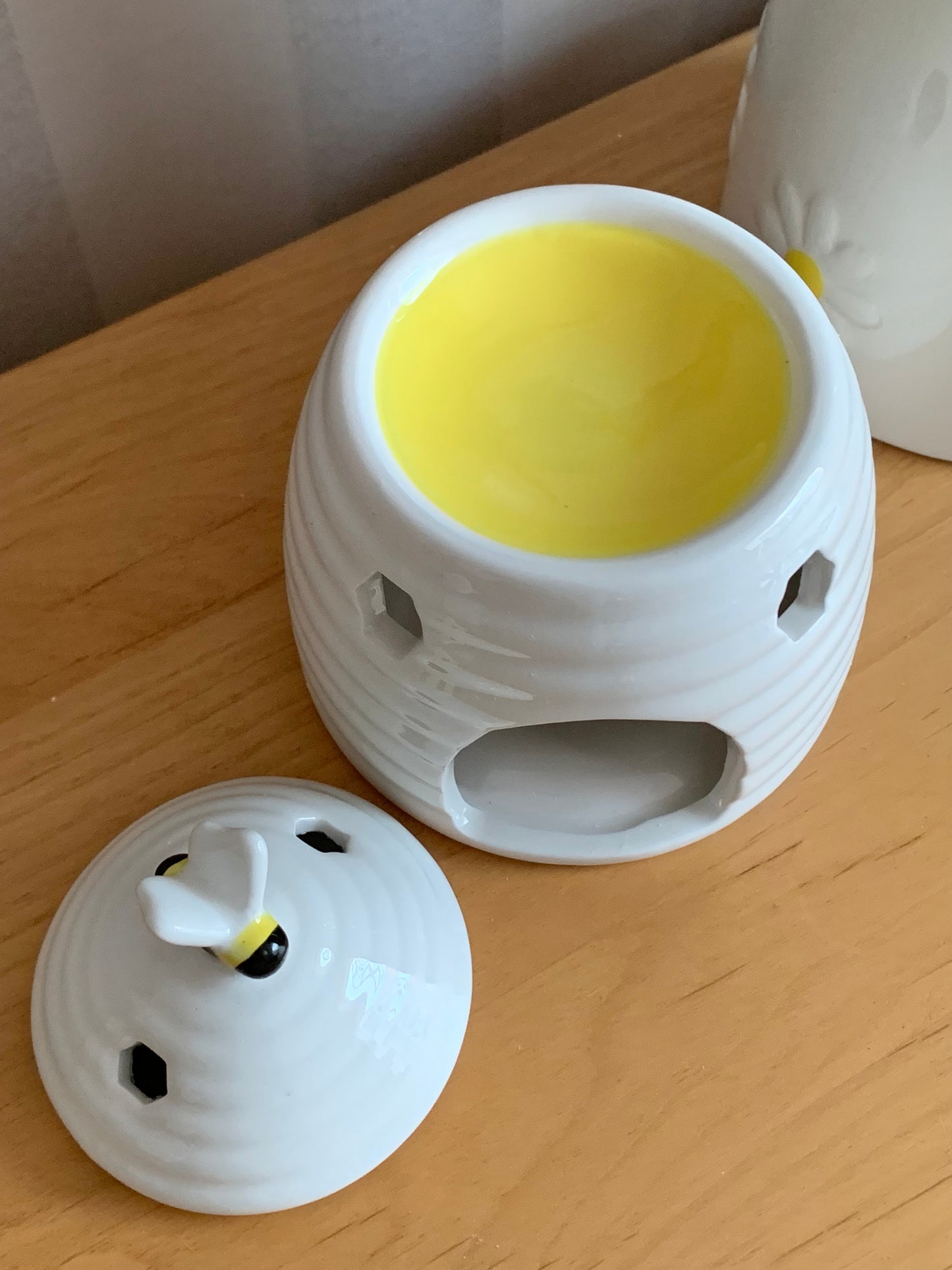 Bee Happy Ceramic Wax Burner - White