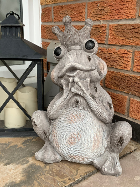 Grey Stone Effect Frog King (Collection Only)