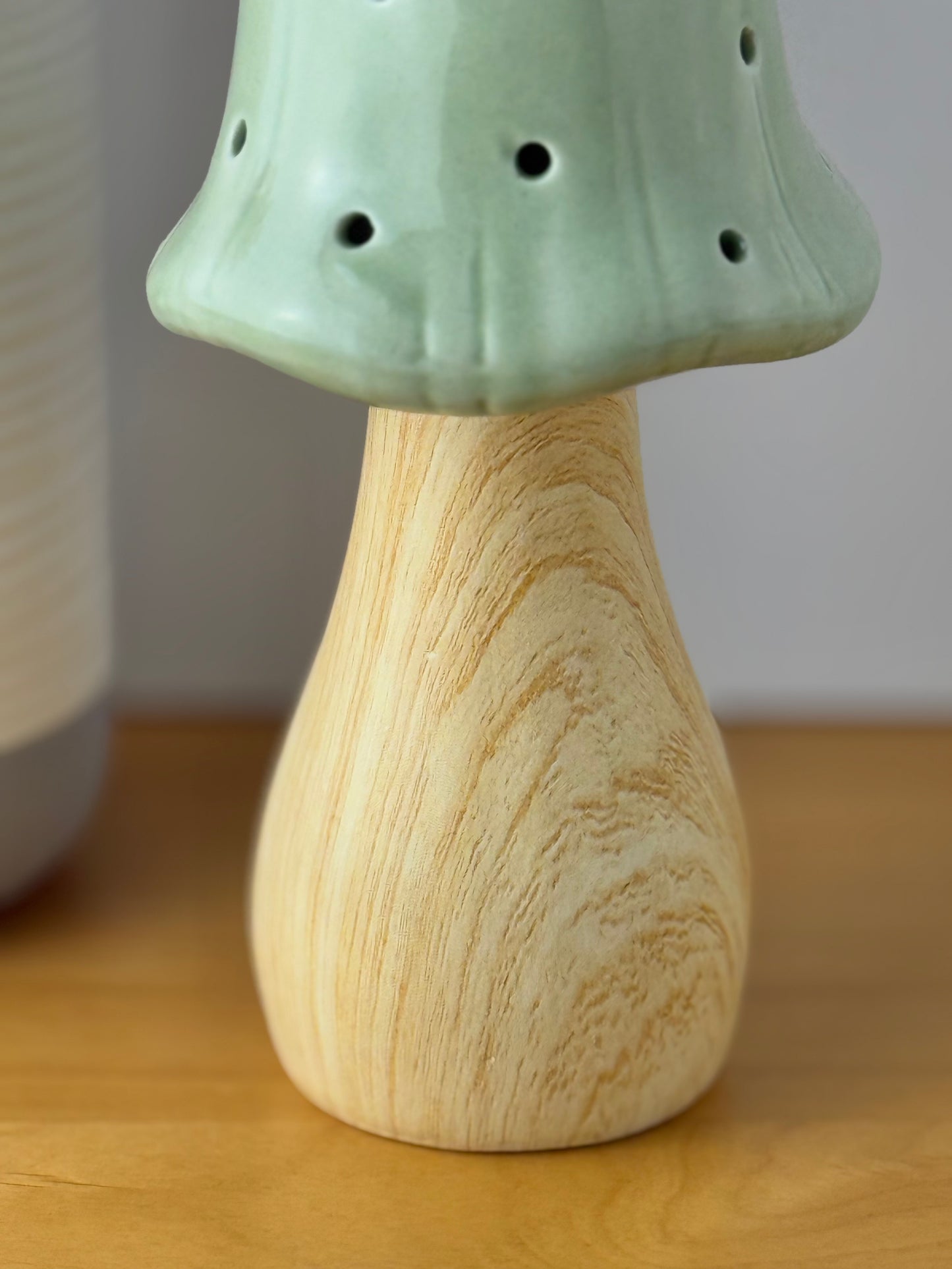 Mushroom Glow Lamp - Sage