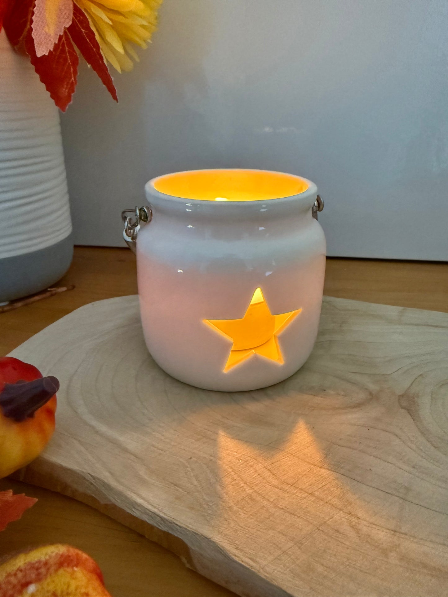 White ceramic Tealight with cutout star - 2 sizes