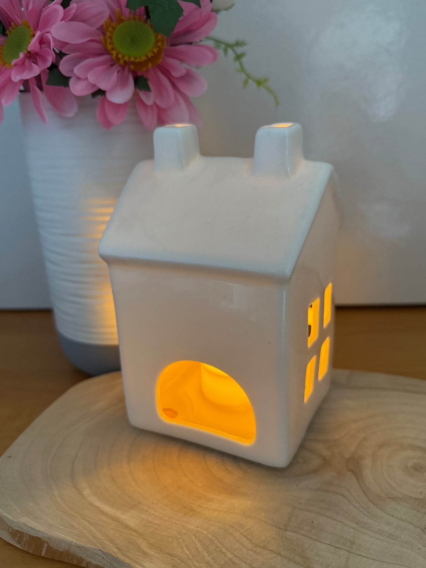 White ceramic T-light holder