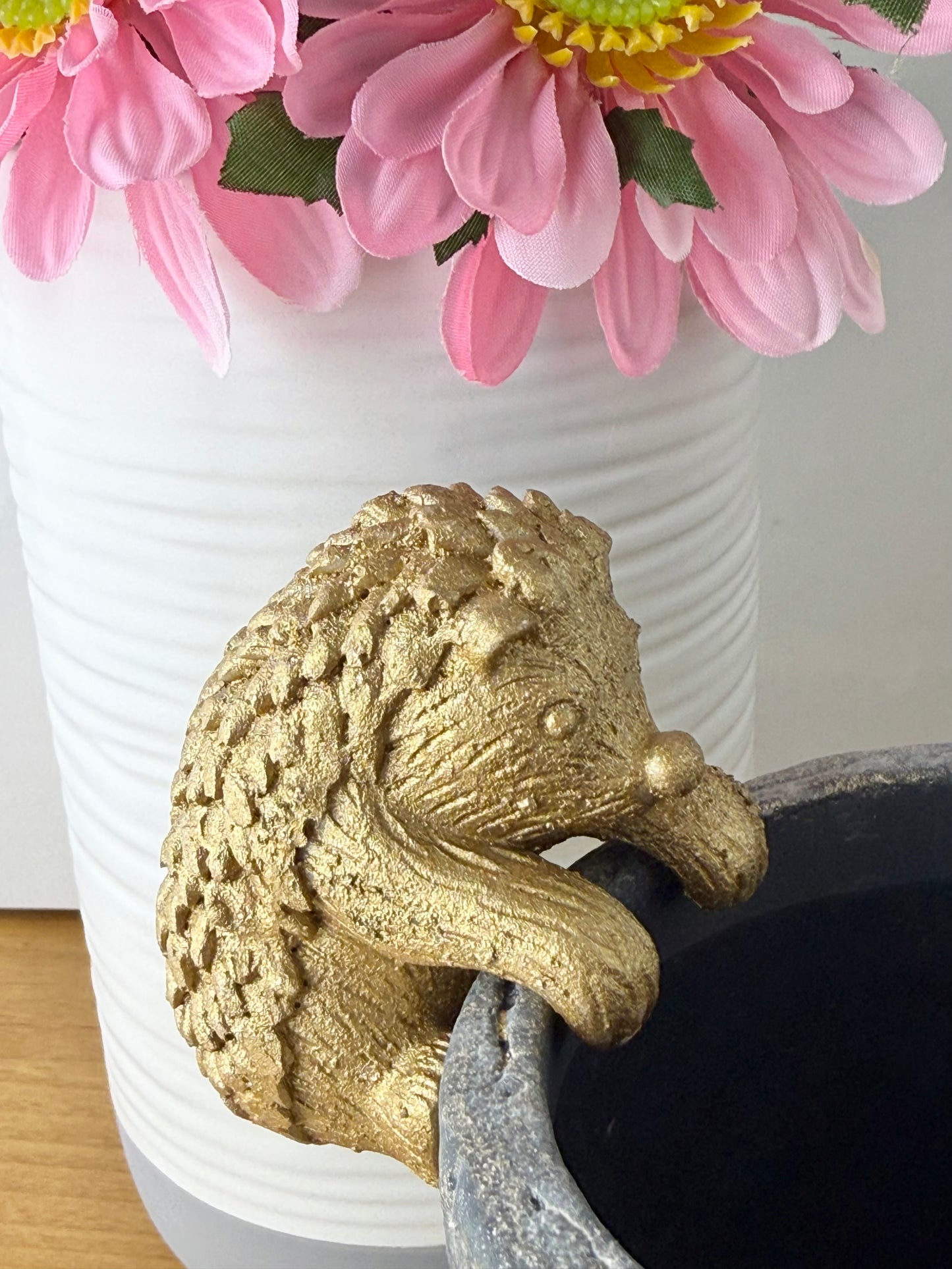 Plant Pot with Hedgehog pot hanger