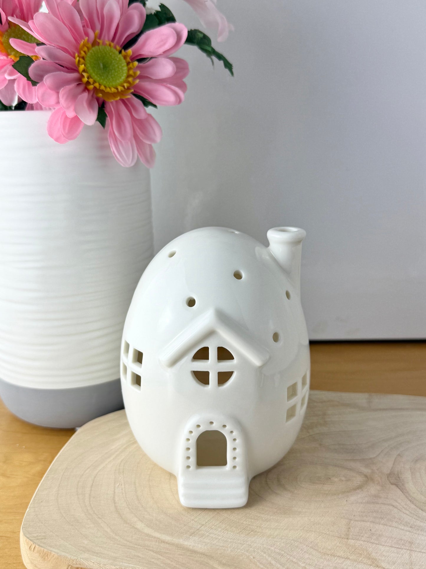 White Egg House T-Light holder