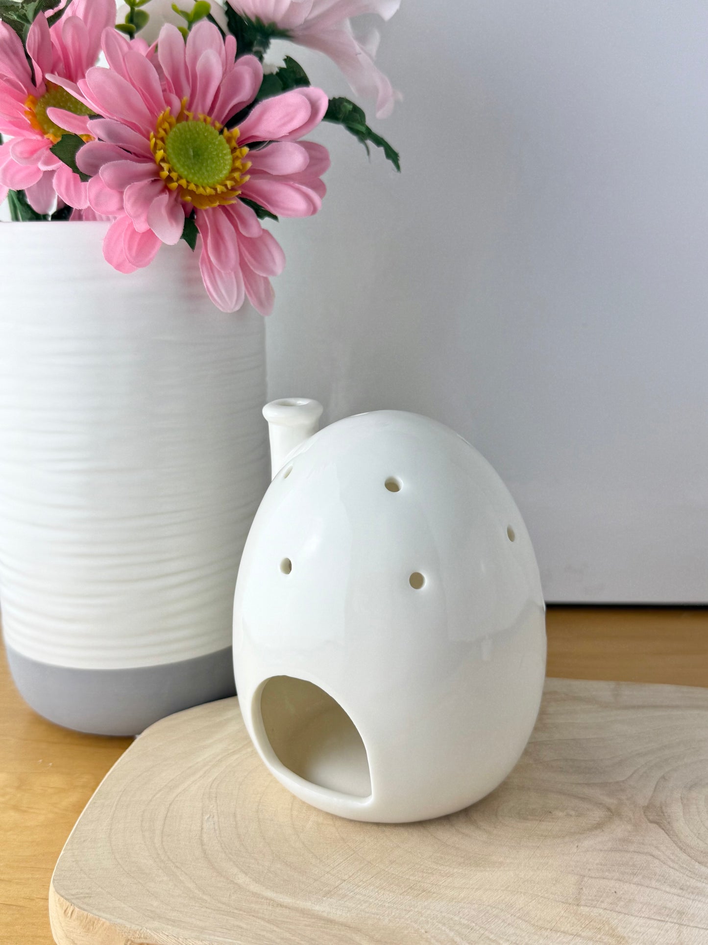 White Egg House T-Light holder