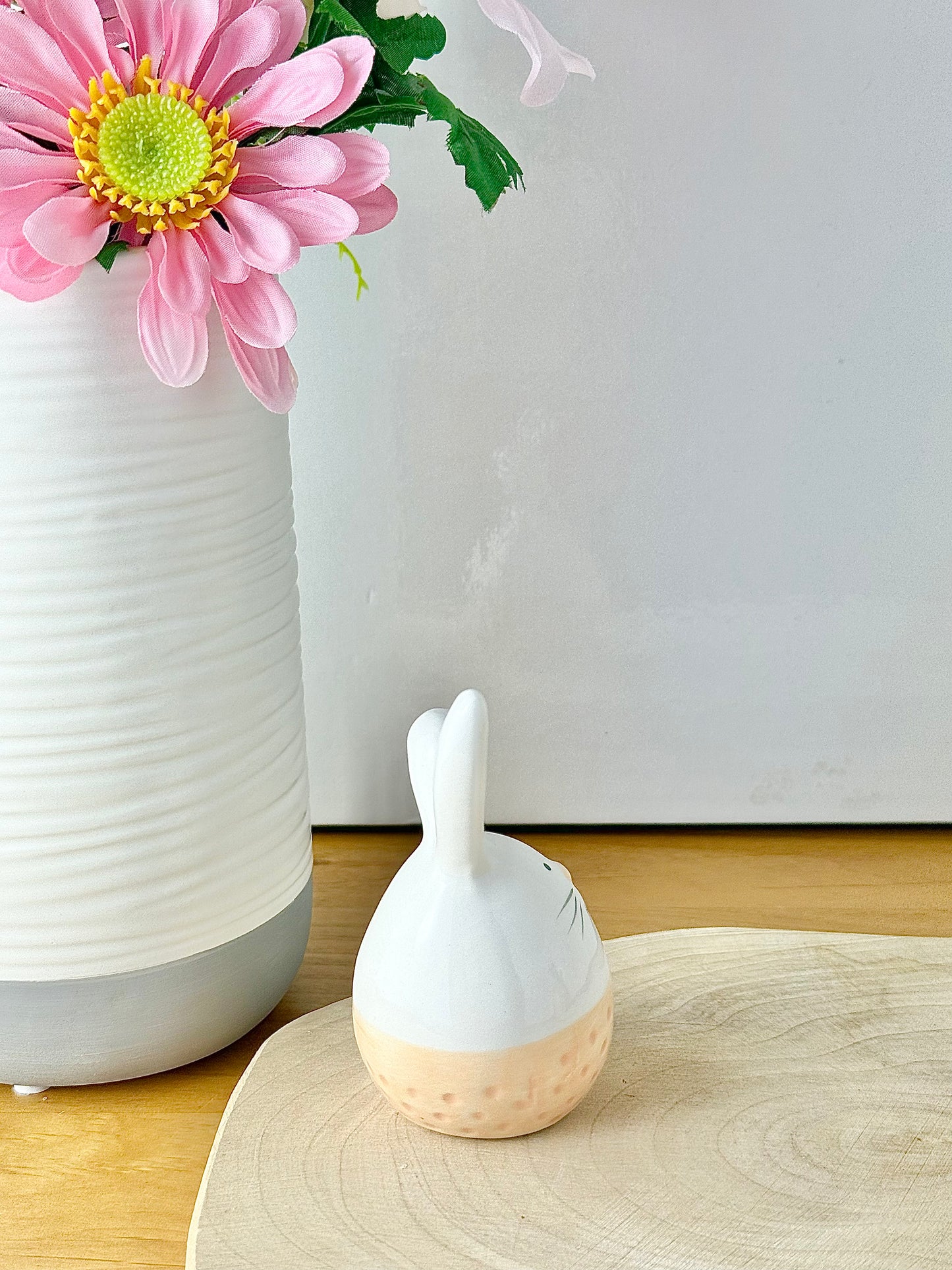 White & Beige ceramic sitting bunnys - 2 sizes