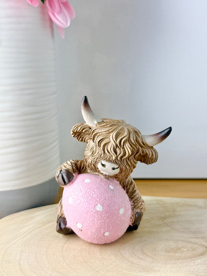 Highland Cow with pink polka dot egg