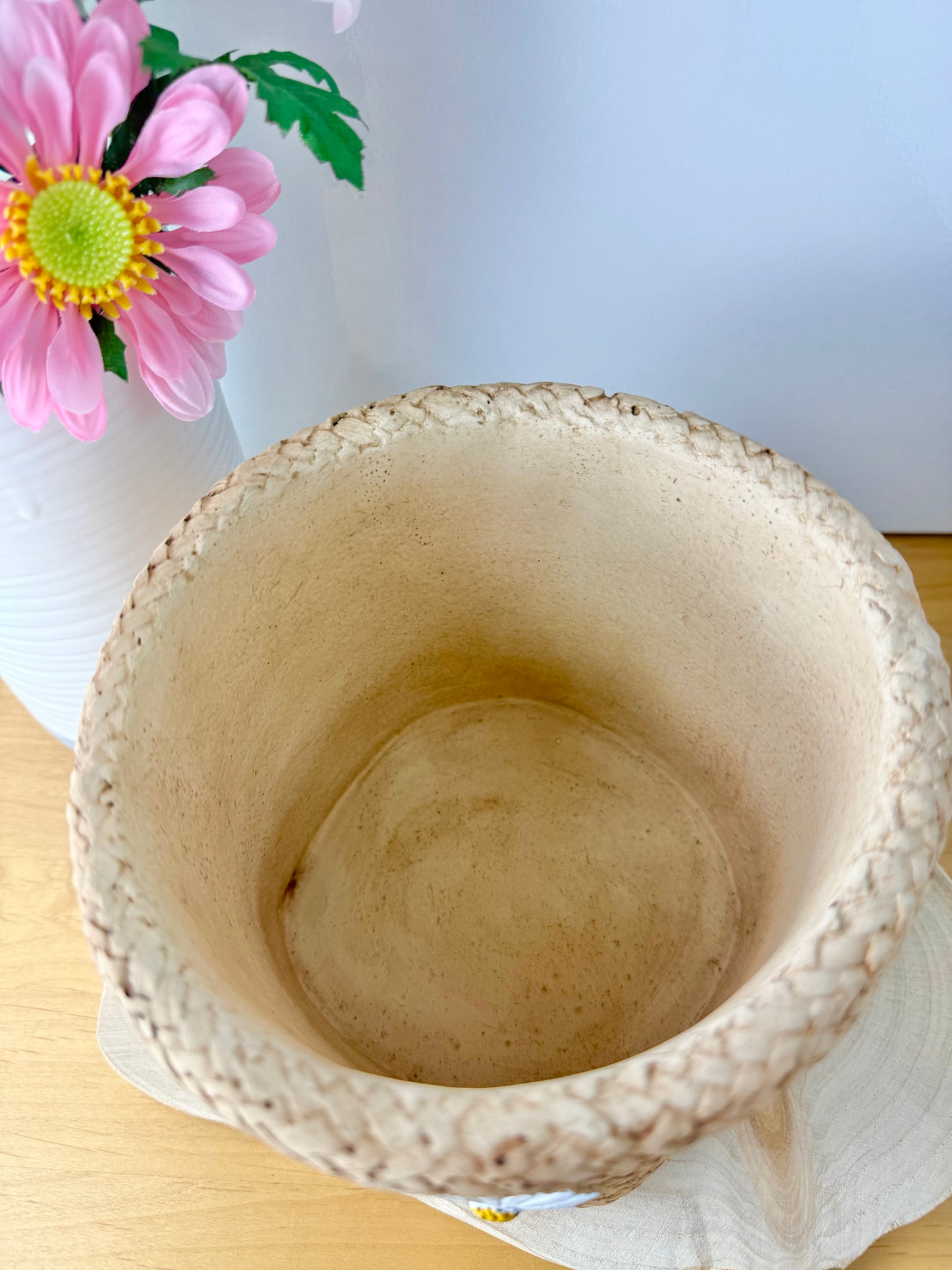 Basket effect Daisy Ceramic Plant pot - Large