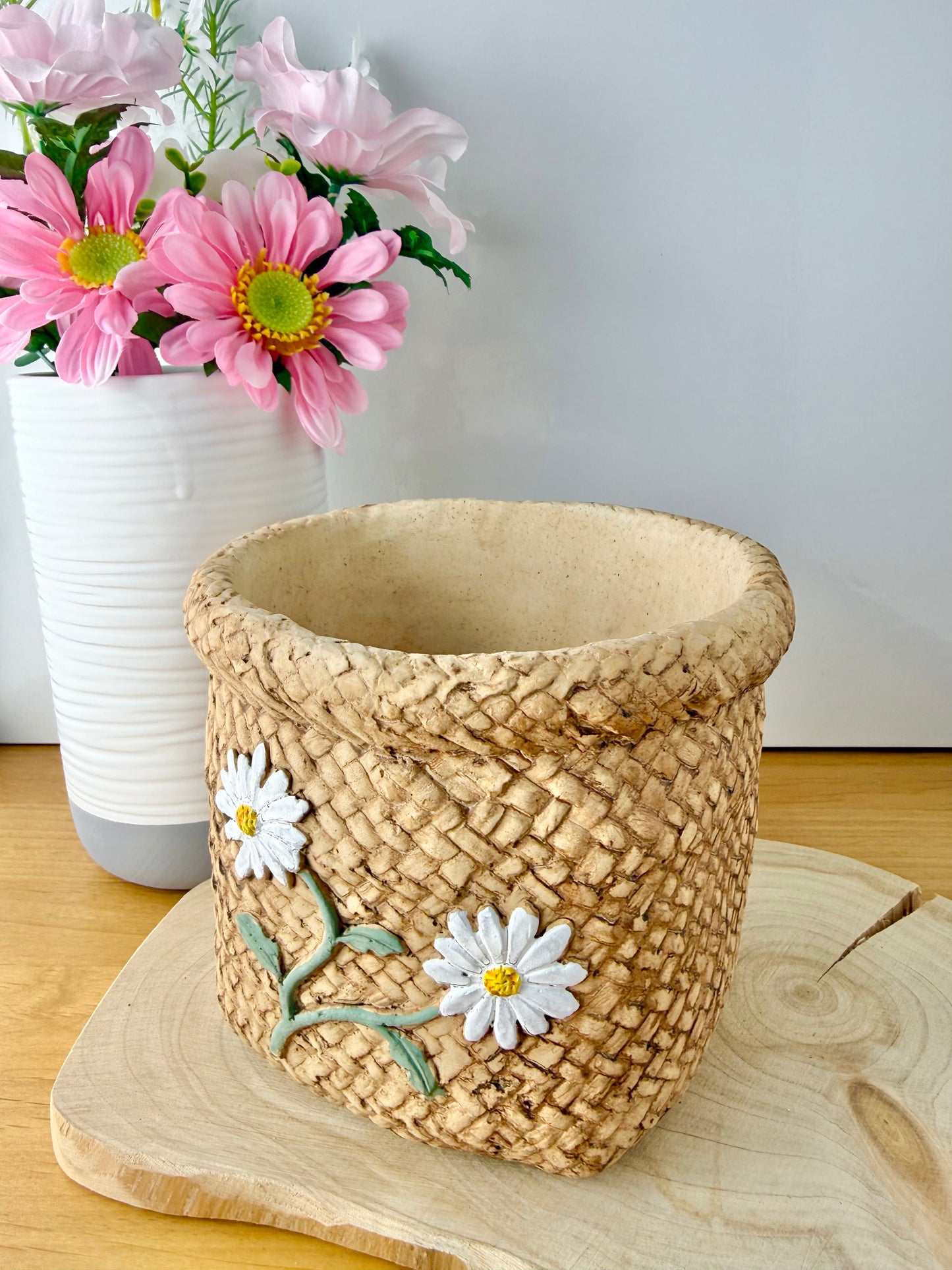 Basket effect Daisy Ceramic Plant pot - small