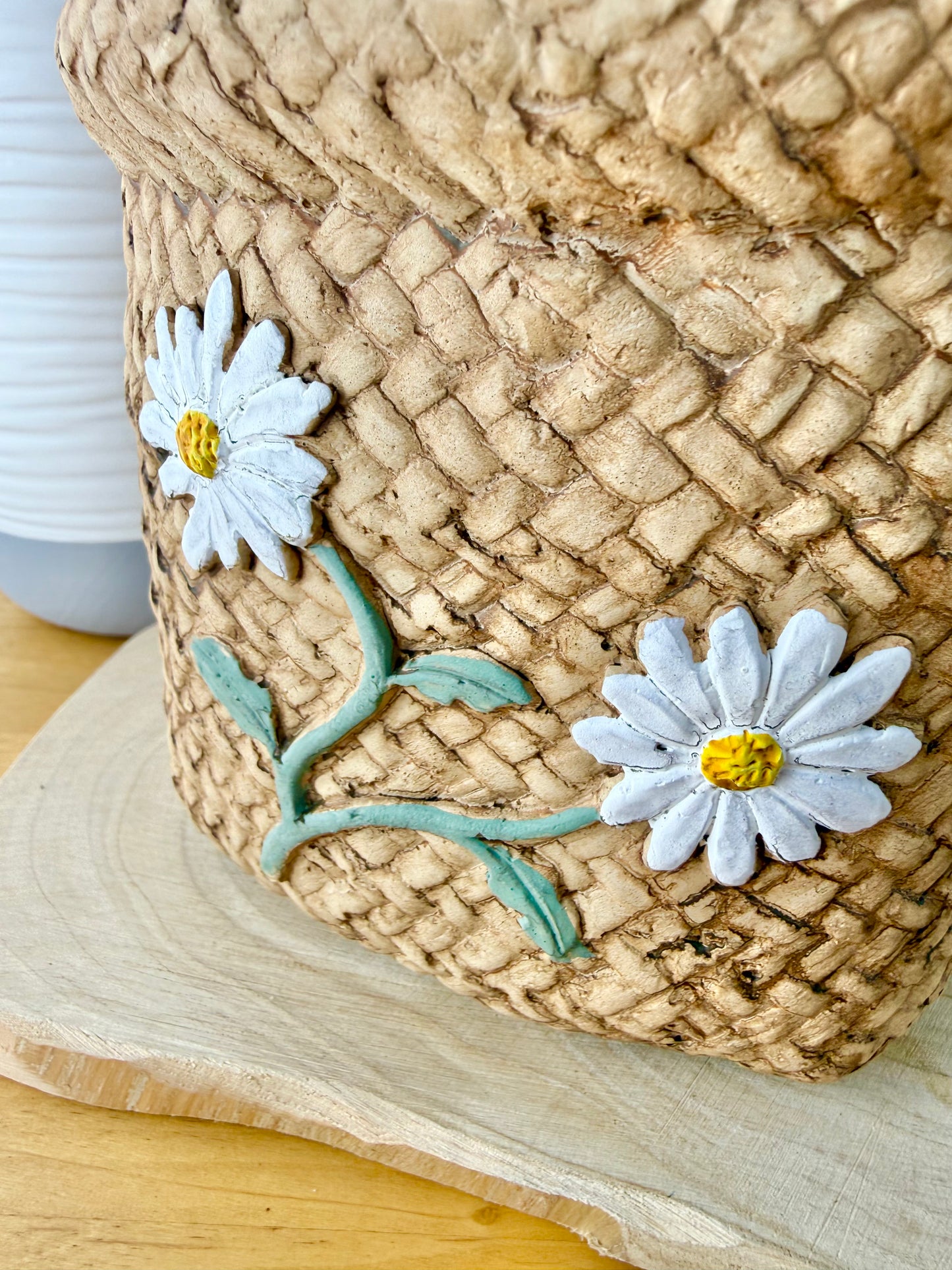 Basket effect Daisy Ceramic Plant pot - small