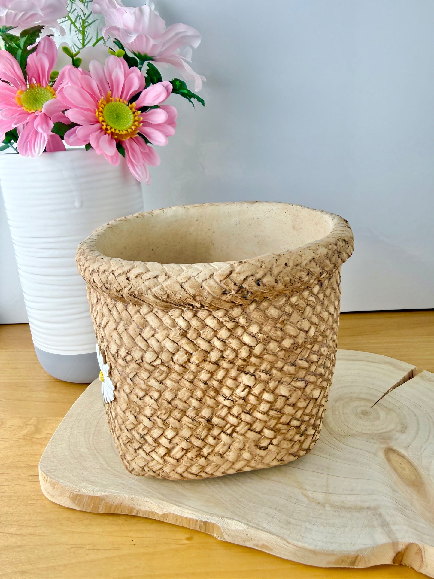 Basket effect Daisy Ceramic Plant pot - small