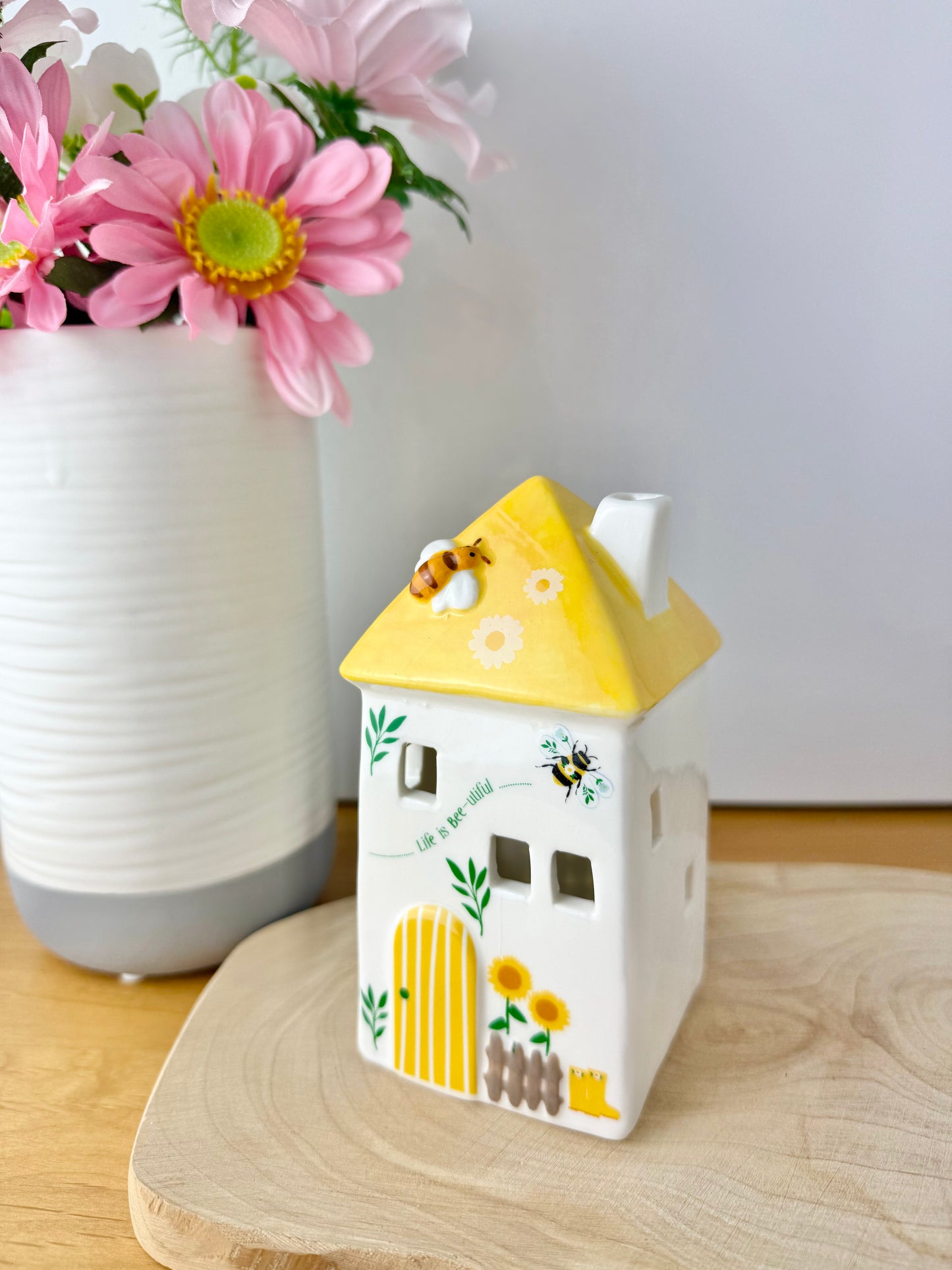 Blossom and Bloom small Light up Life is Bee-utiful house