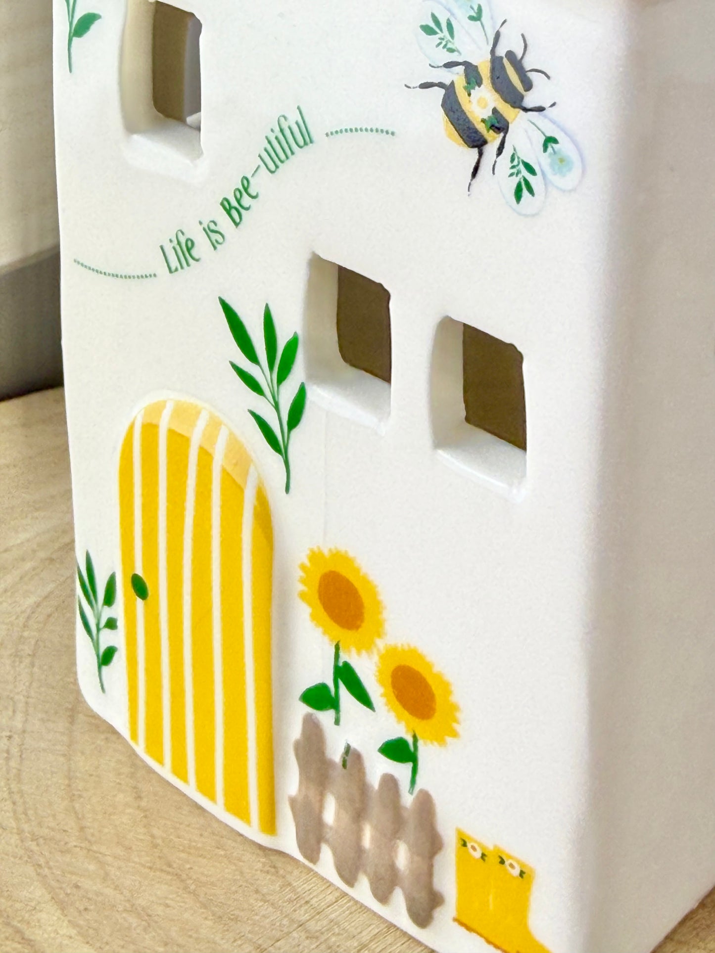 Blossom and Bloom small Light up Life is Bee-utiful house