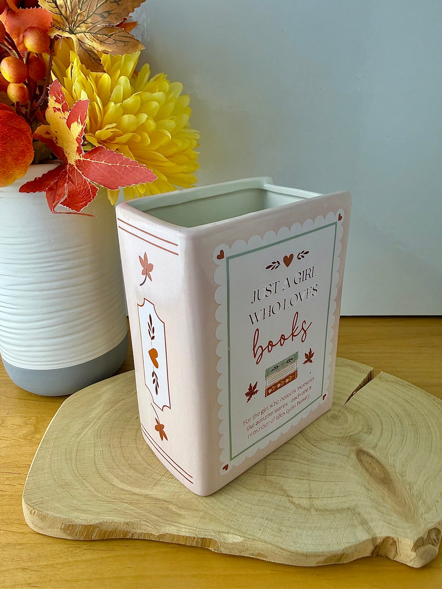 Cosy Chapter Decorateive Vase - Just a girl who loves books