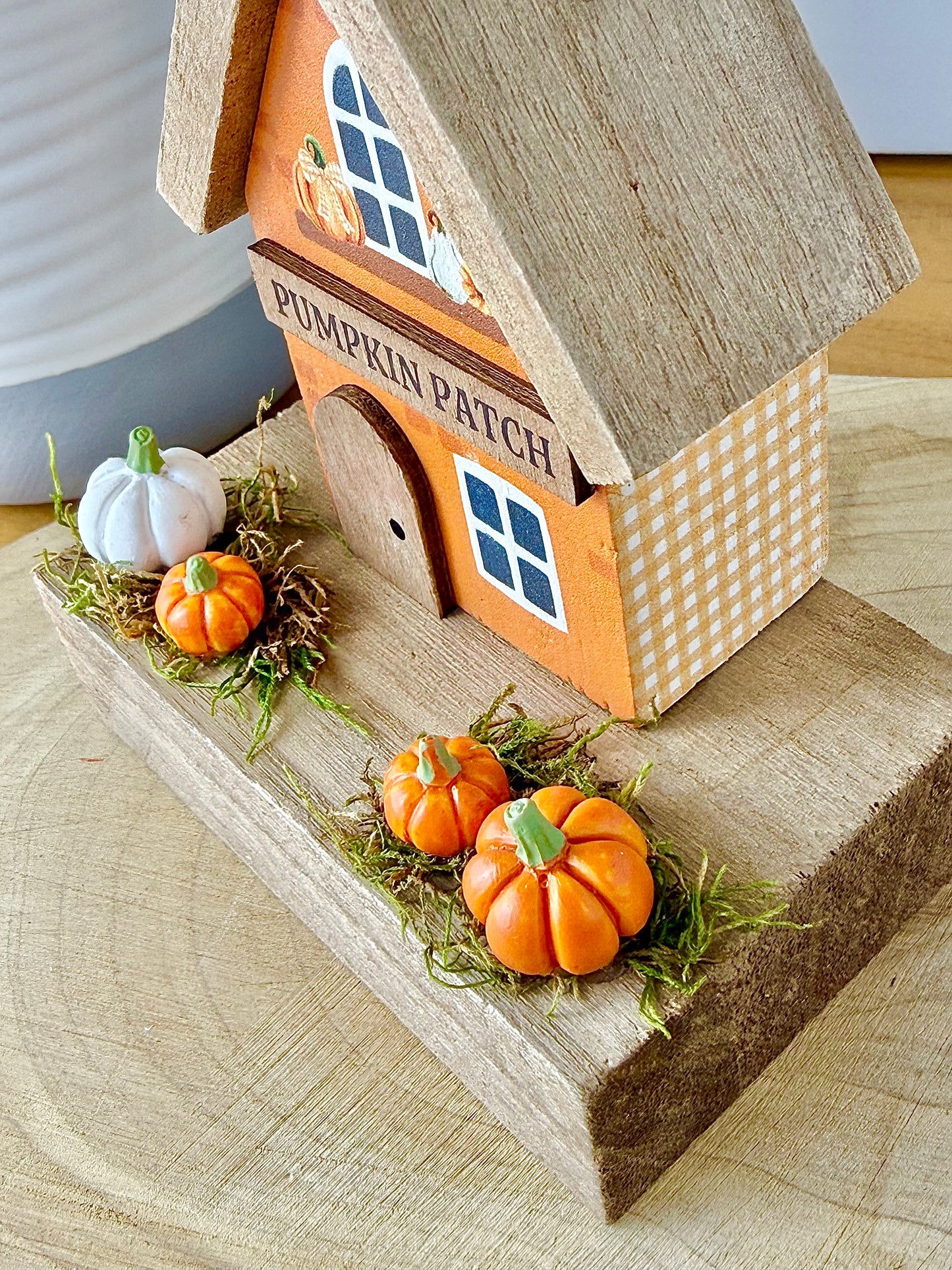 Autumn Wooden House - Pumpkin Patch