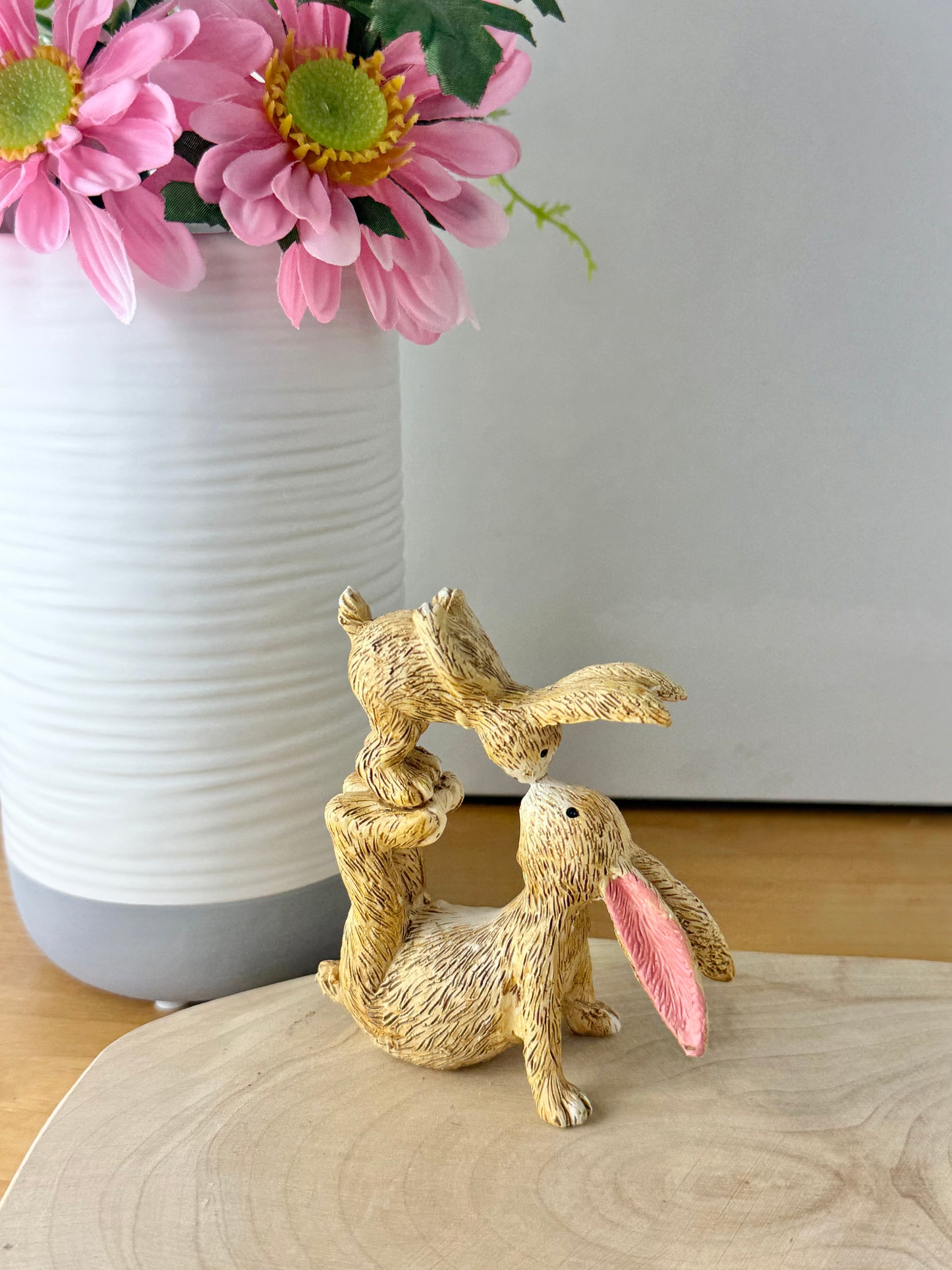 Jasper & Bonnie - Kissing bunnys with love