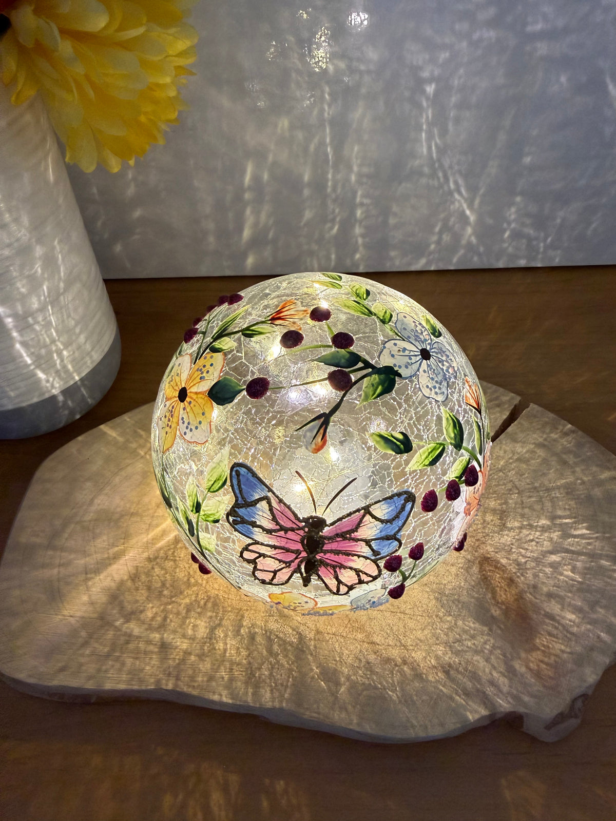 Pretty Butterfly Crackled glass Light Up Ball