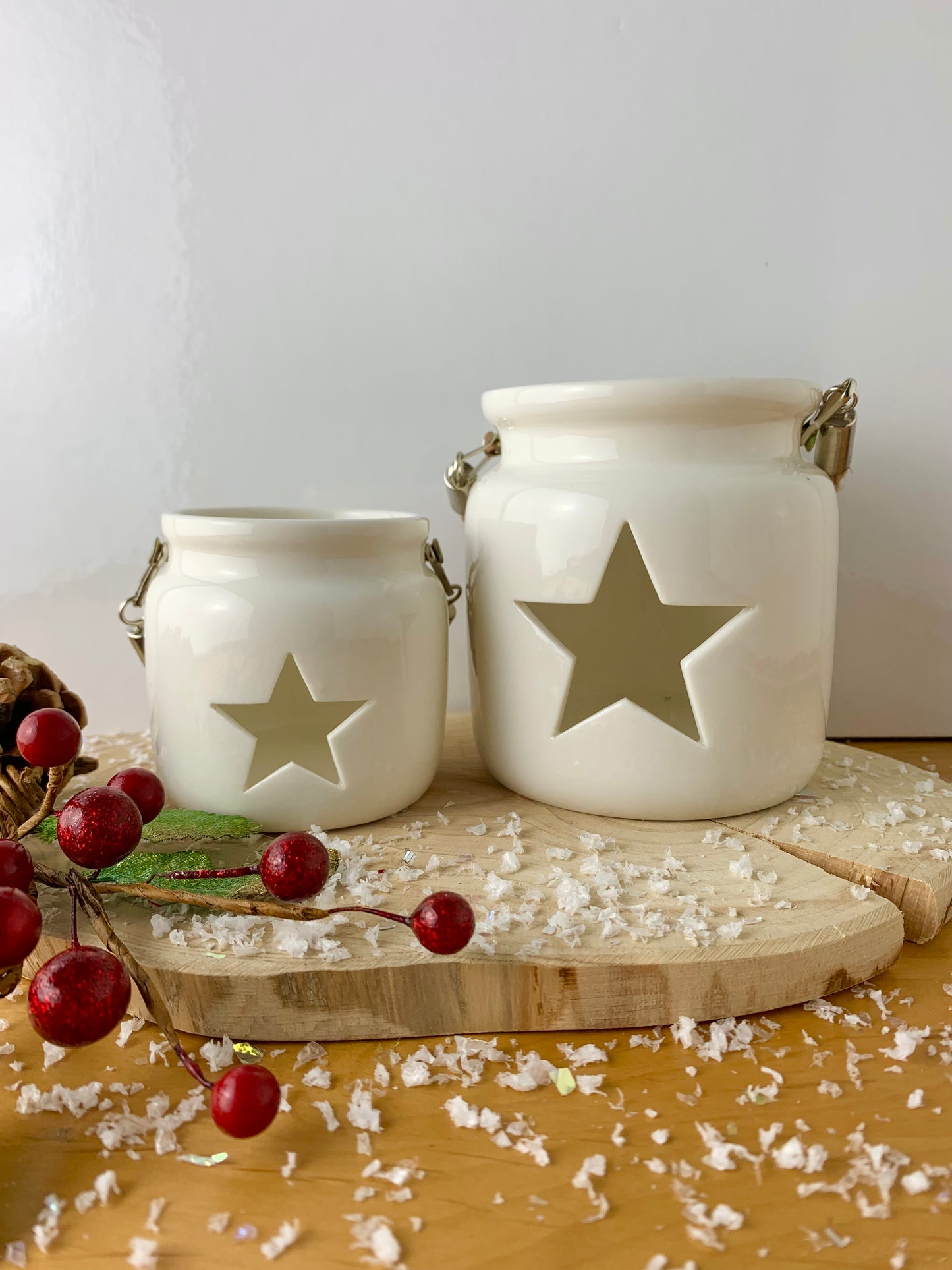 White ceramic Tealight with cutout star - 2 sizes