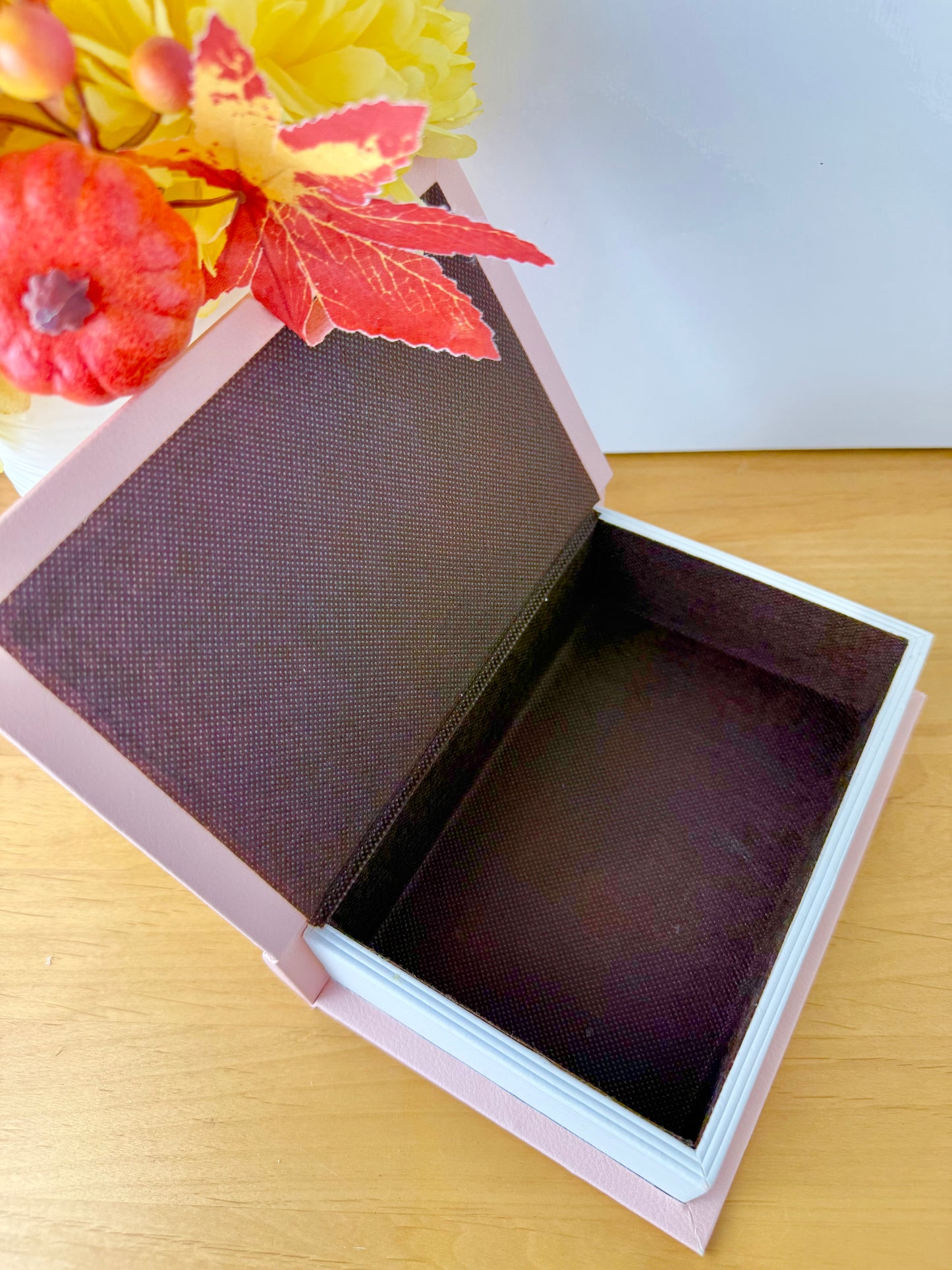 Cosy Chapter Wooden Book Box - Just a girl who loves books