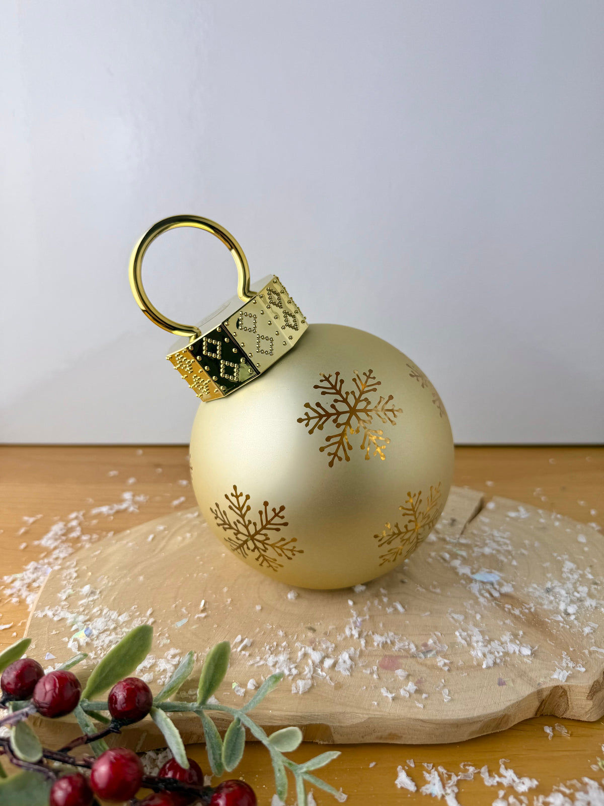 Christmas Light up Bauble - Gold