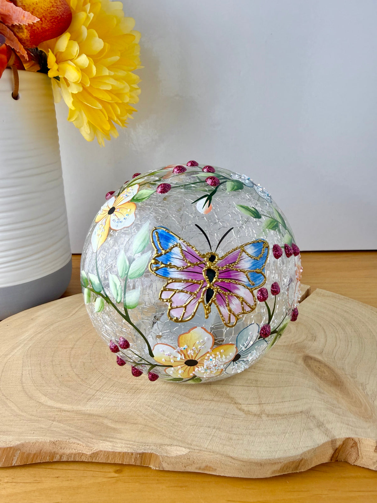 Pretty Butterfly Crackled glass Light Up Ball