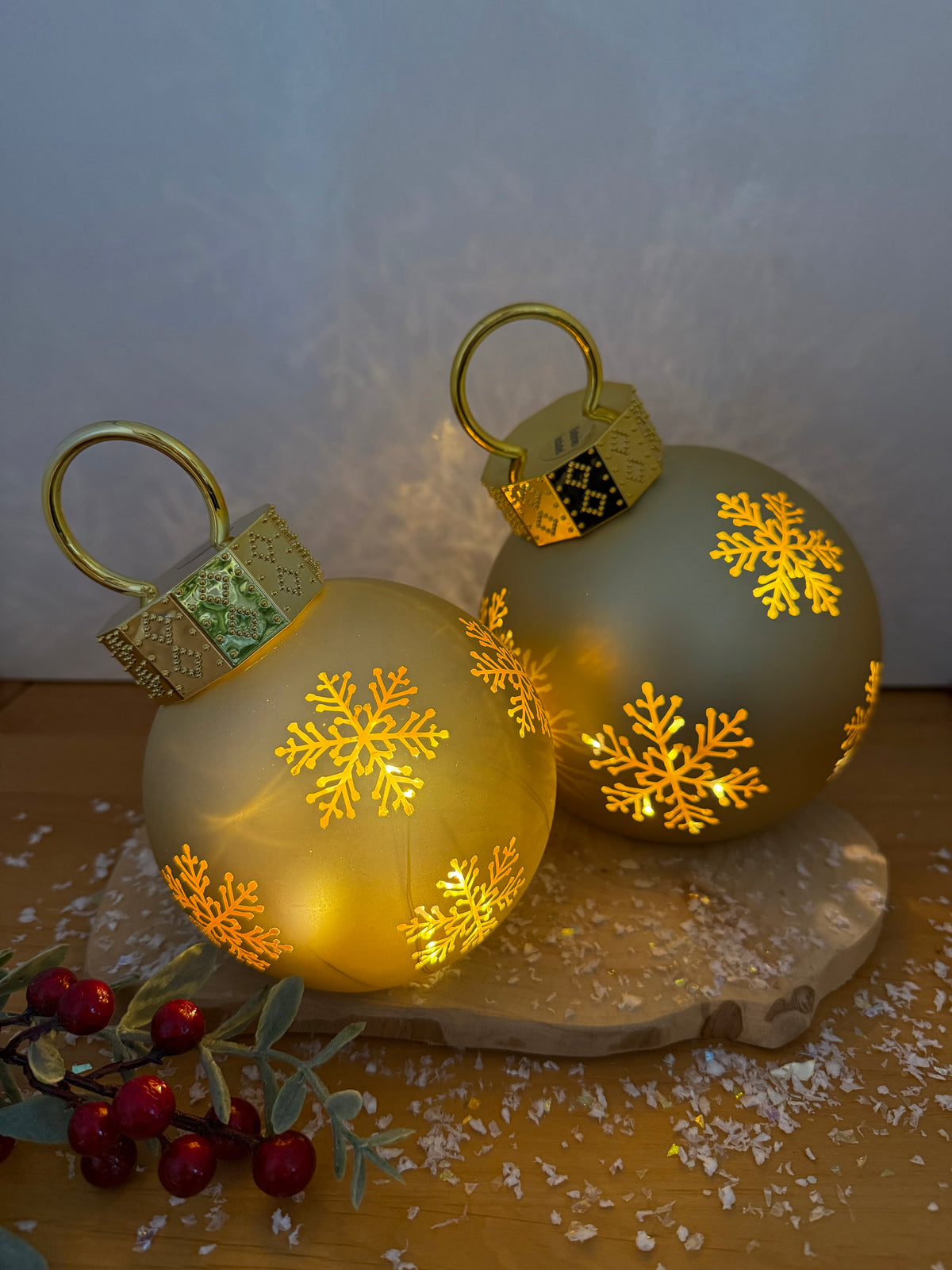 Christmas Light up Bauble - Gold