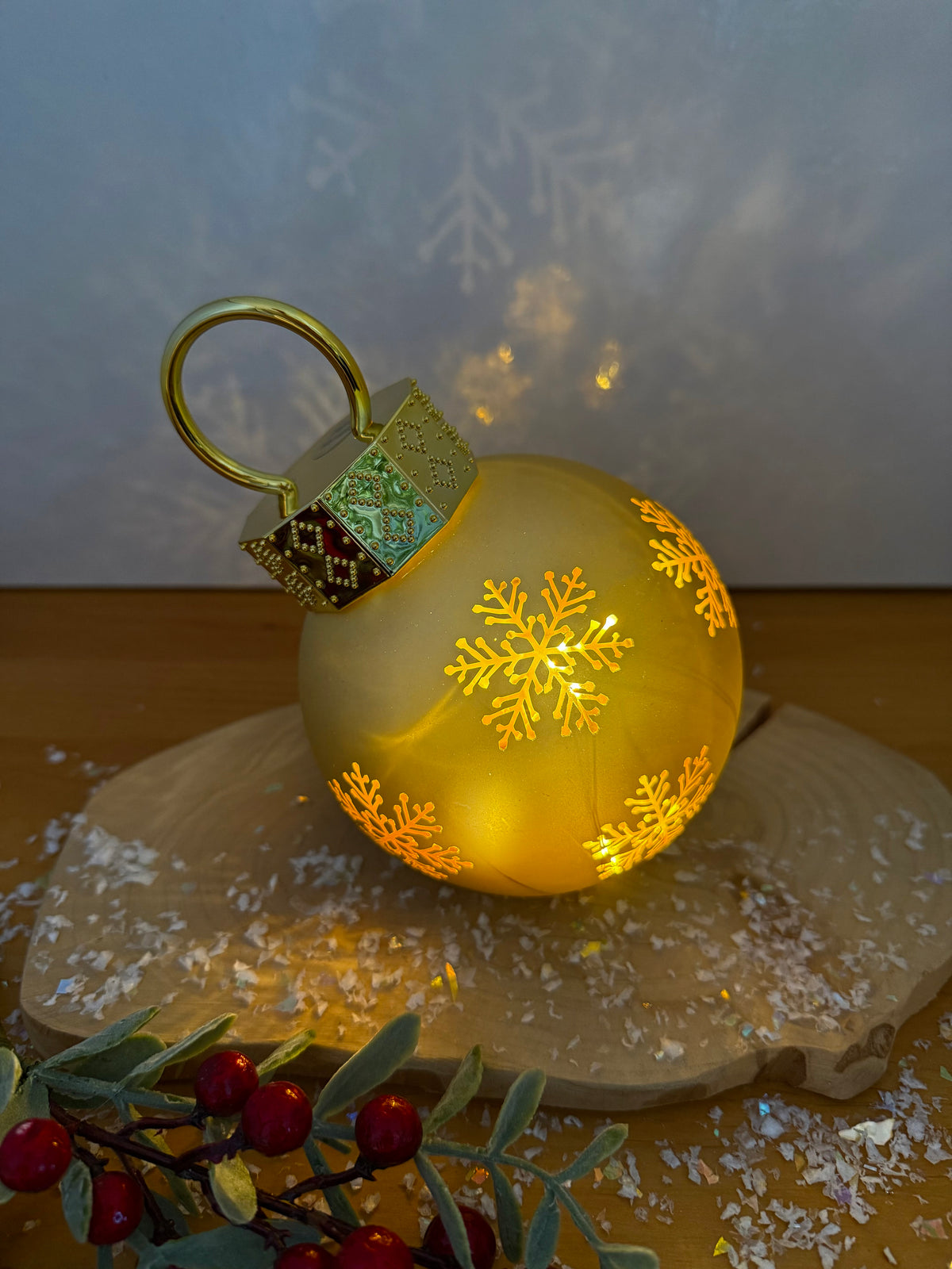 Christmas Light up Bauble - Gold