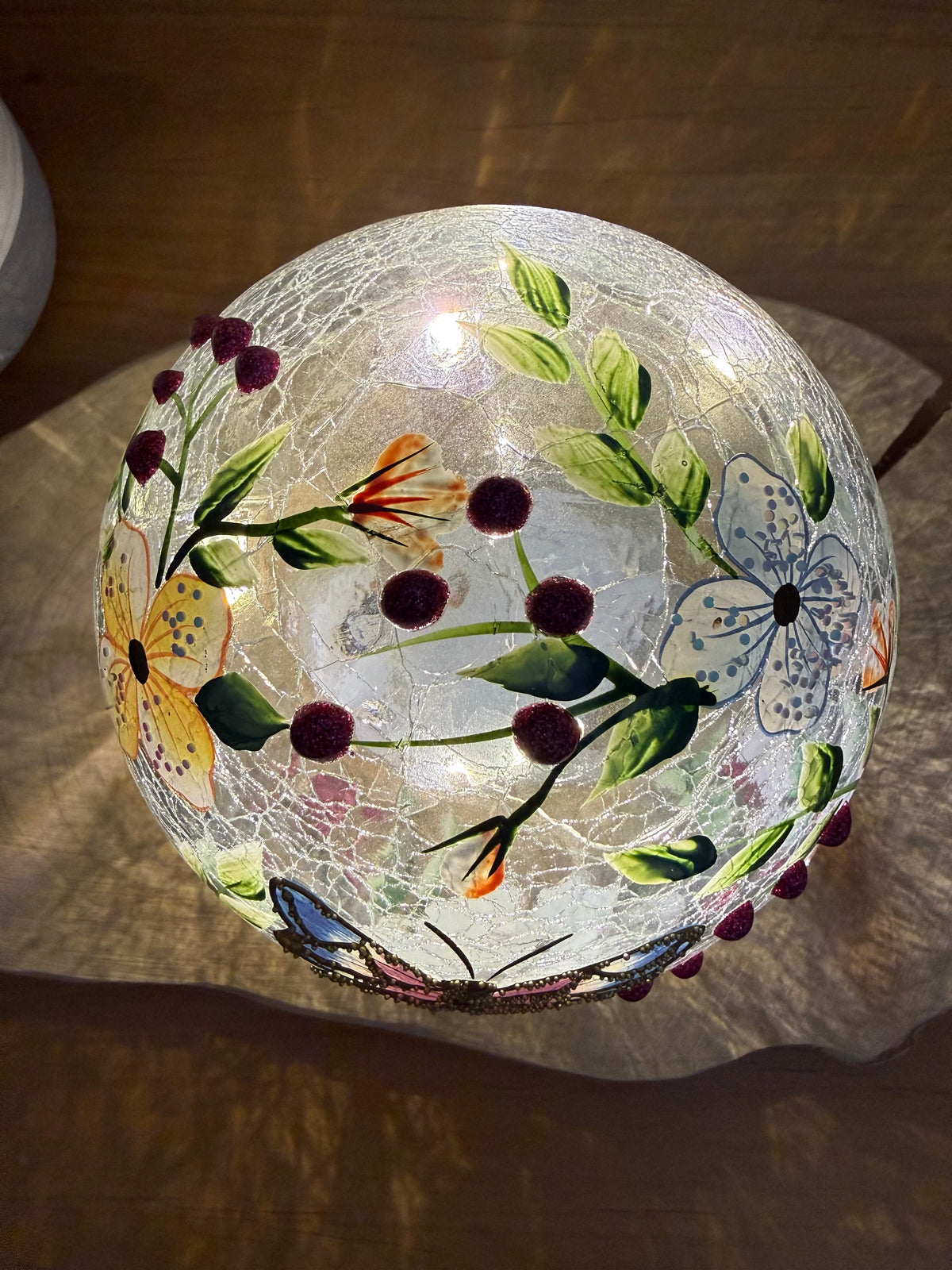 Pretty Butterfly Crackled glass Light Up Ball
