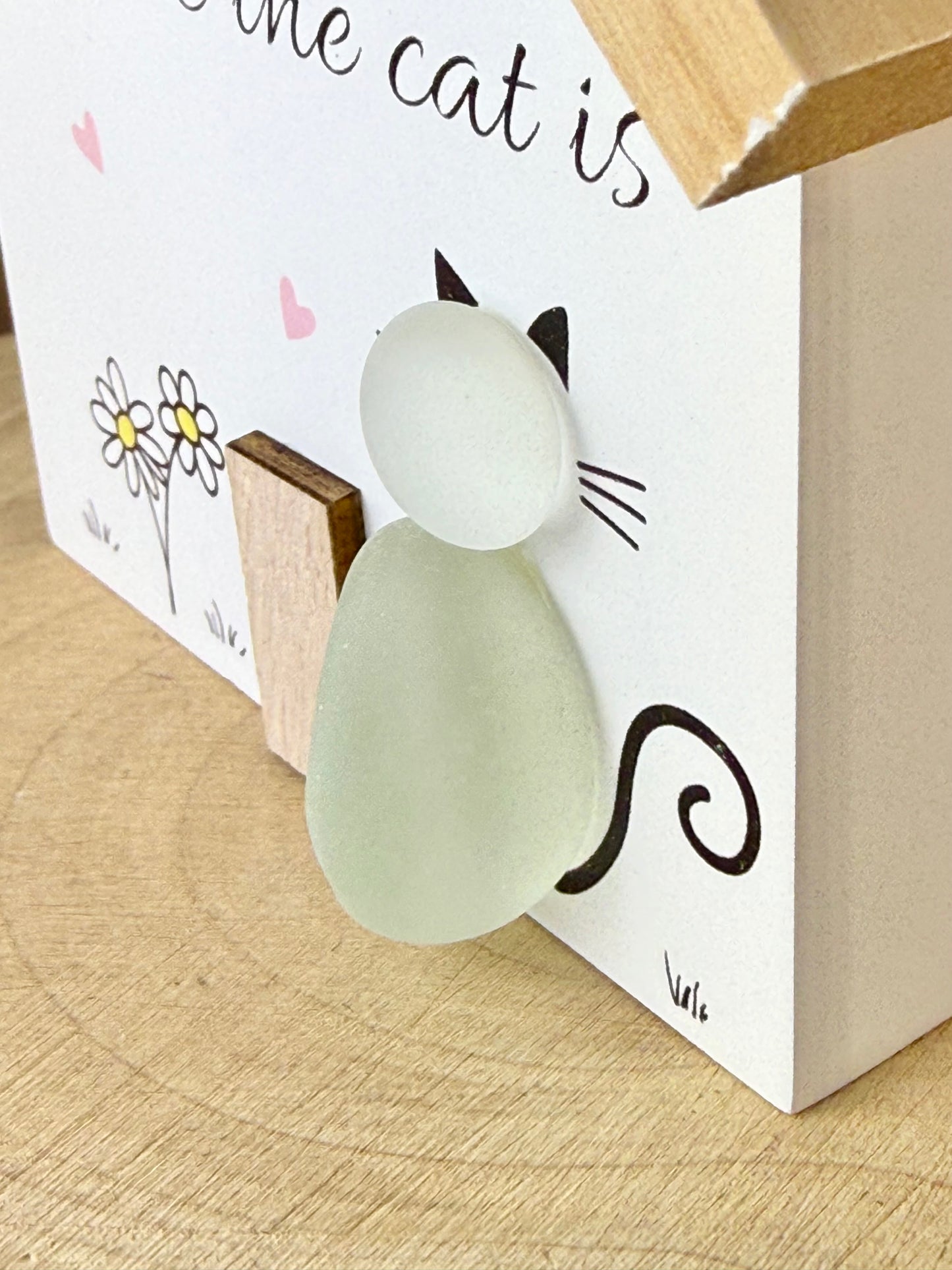 Pebble Glass House - Home is wehre the cat is