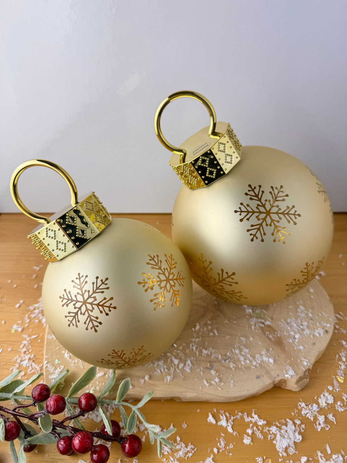 Christmas Light up Bauble - Gold