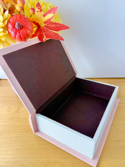 Cosy Chapter Wooden Book Box - Just a girl who loves books