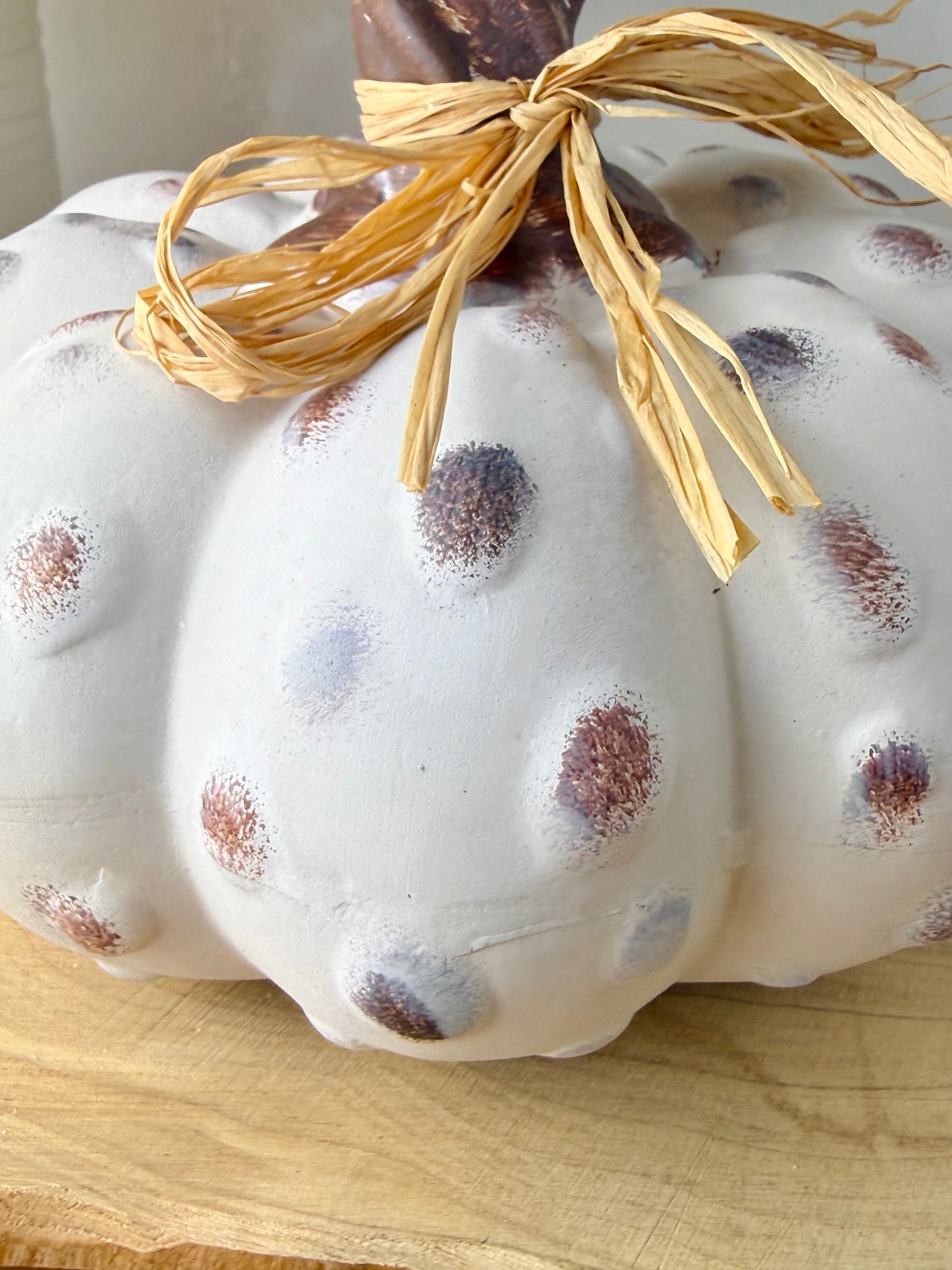 White textured pumpkins with rattan bow - Set of 2