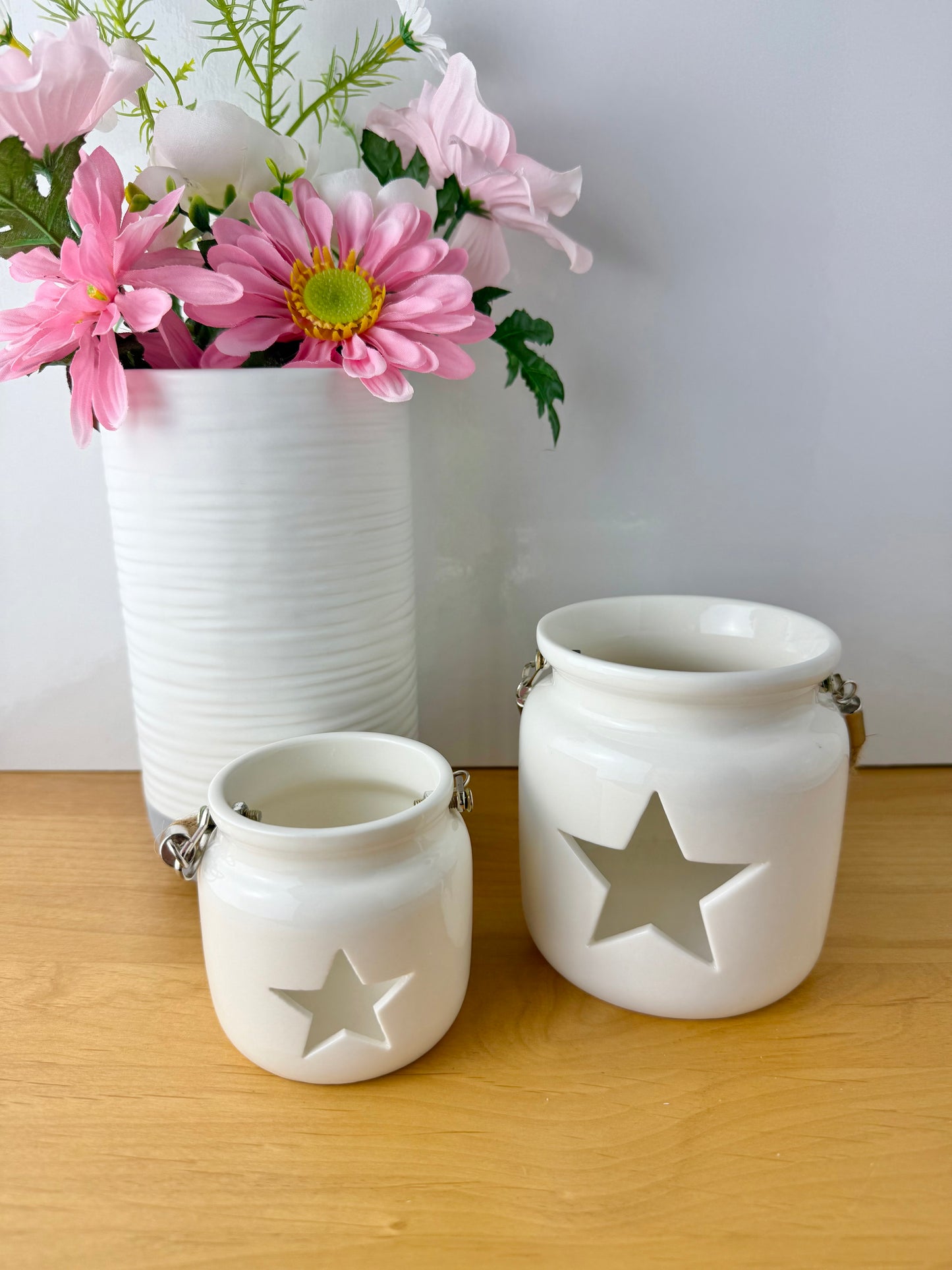 White ceramic Tealight with cutout star - 2 sizes