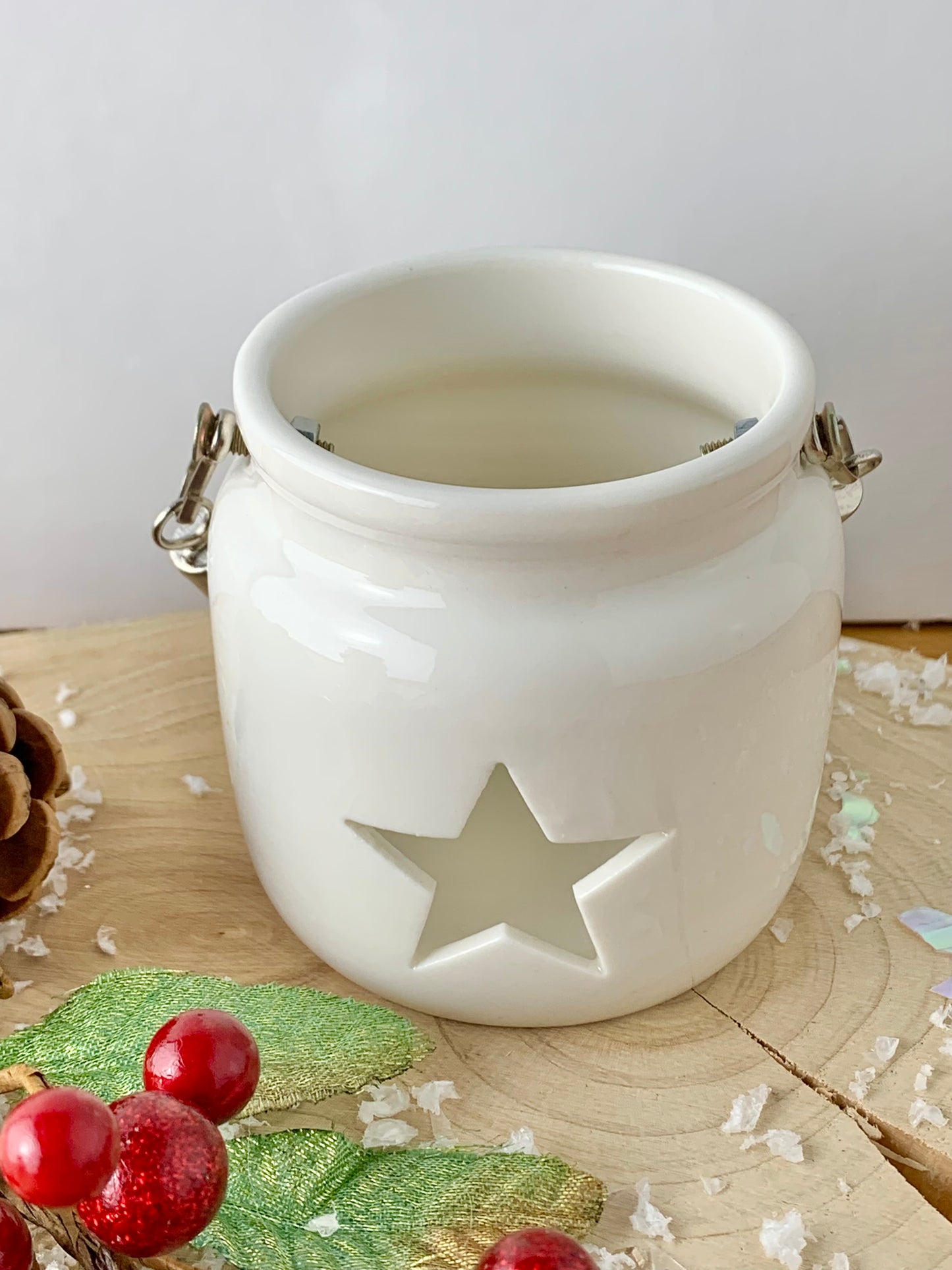 White ceramic Tealight with cutout star - 2 sizes