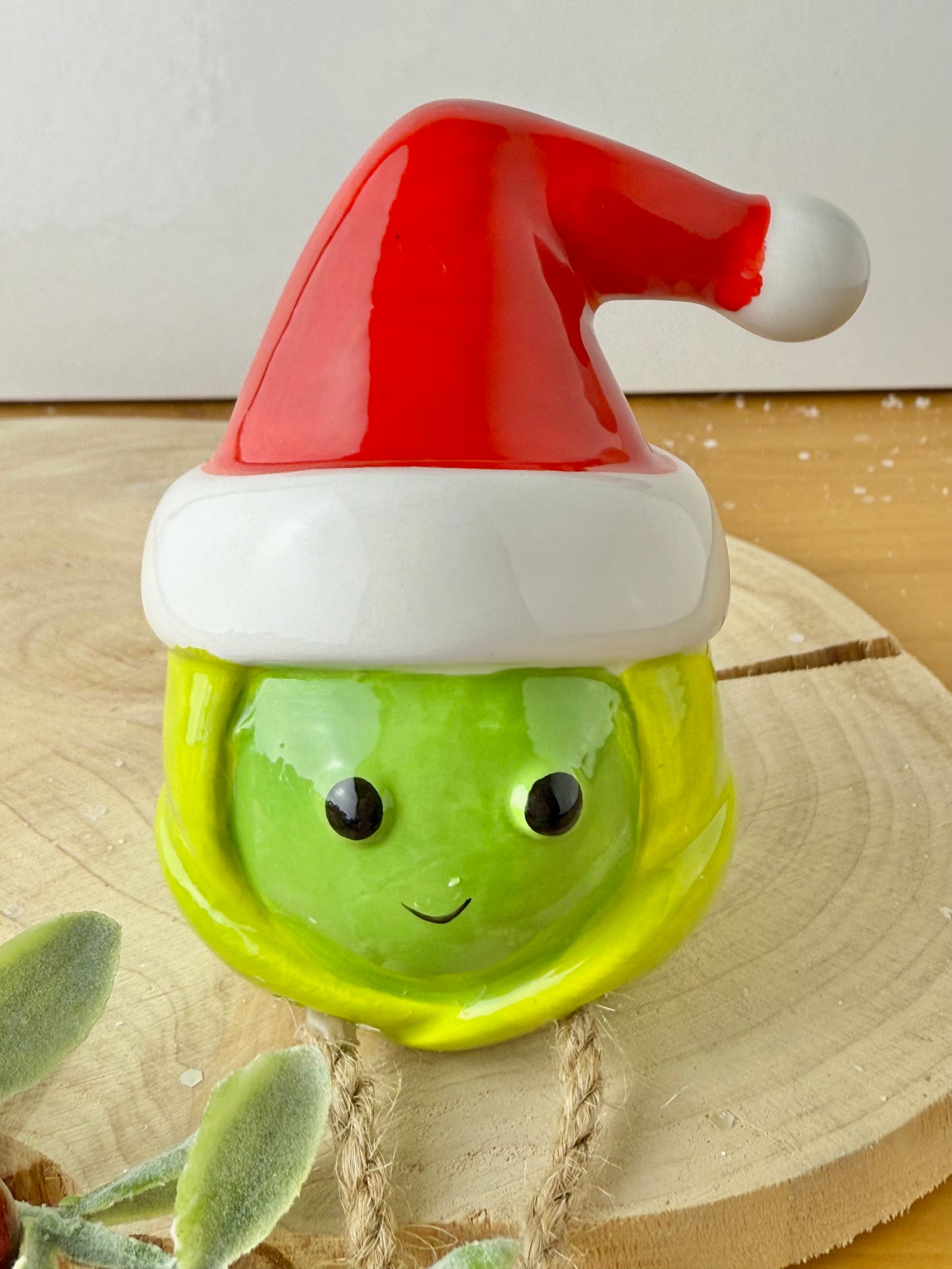 Green Sprout Shelf Sitter with dangley legs
