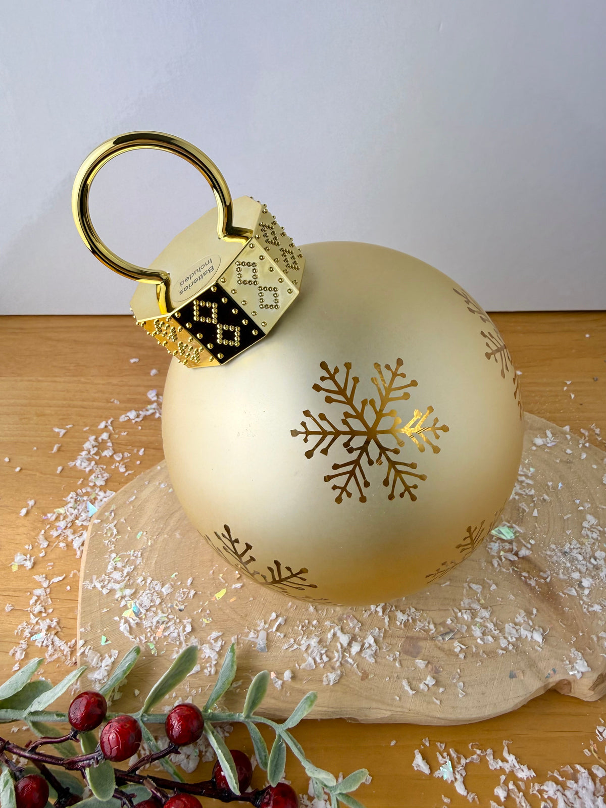 Christmas Light up Bauble - Gold