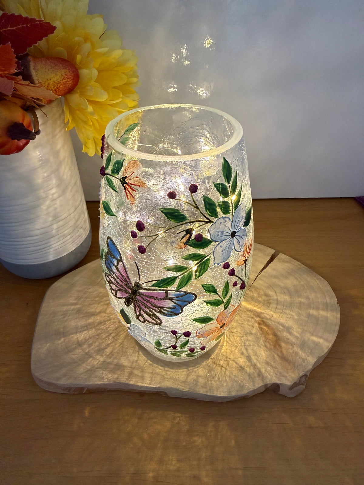 Pretty Butterfly Crackled glass Light Up Vase